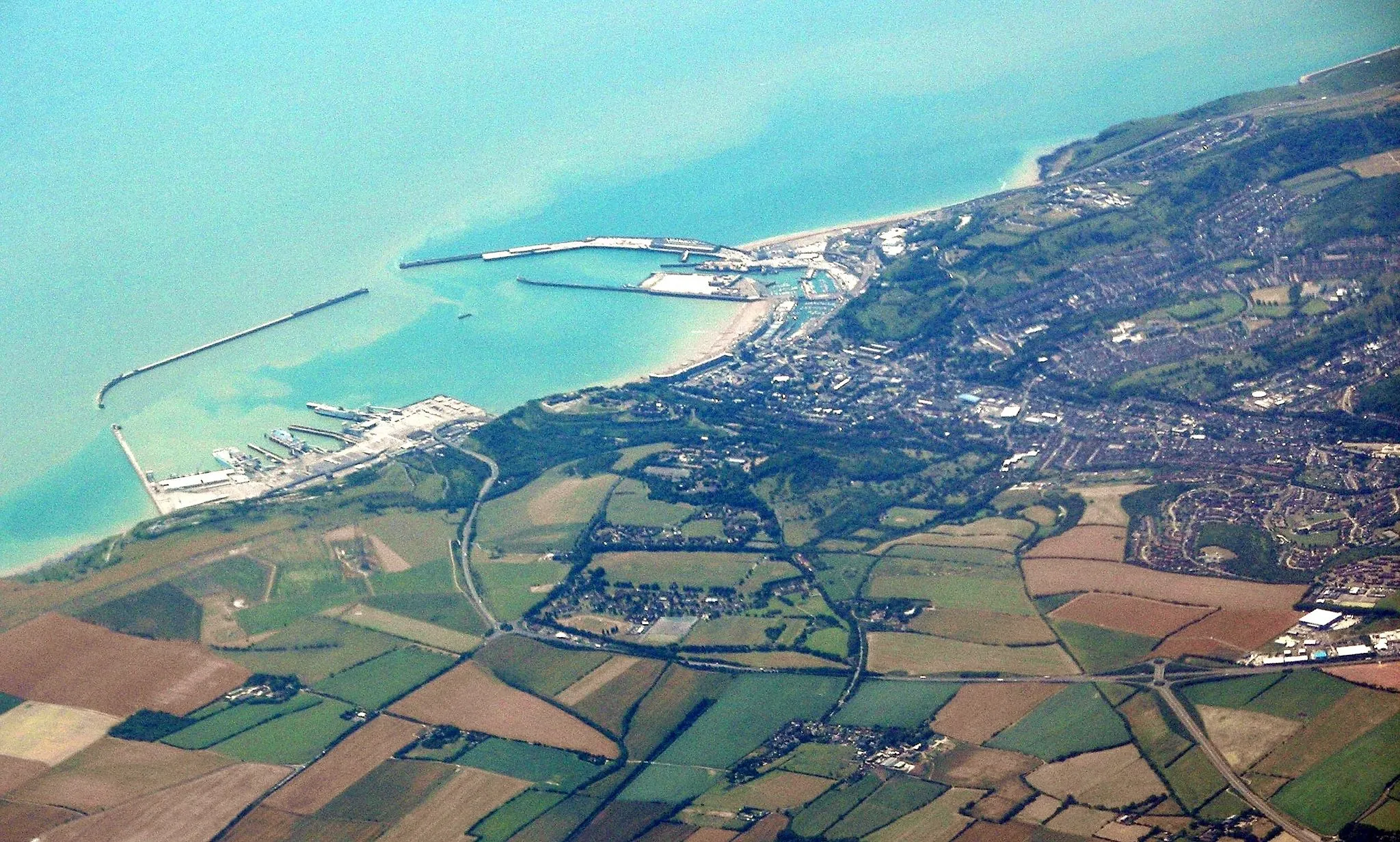 Photo showing: Photo of (port of) Dover from a plane travelling in Southeast direction.