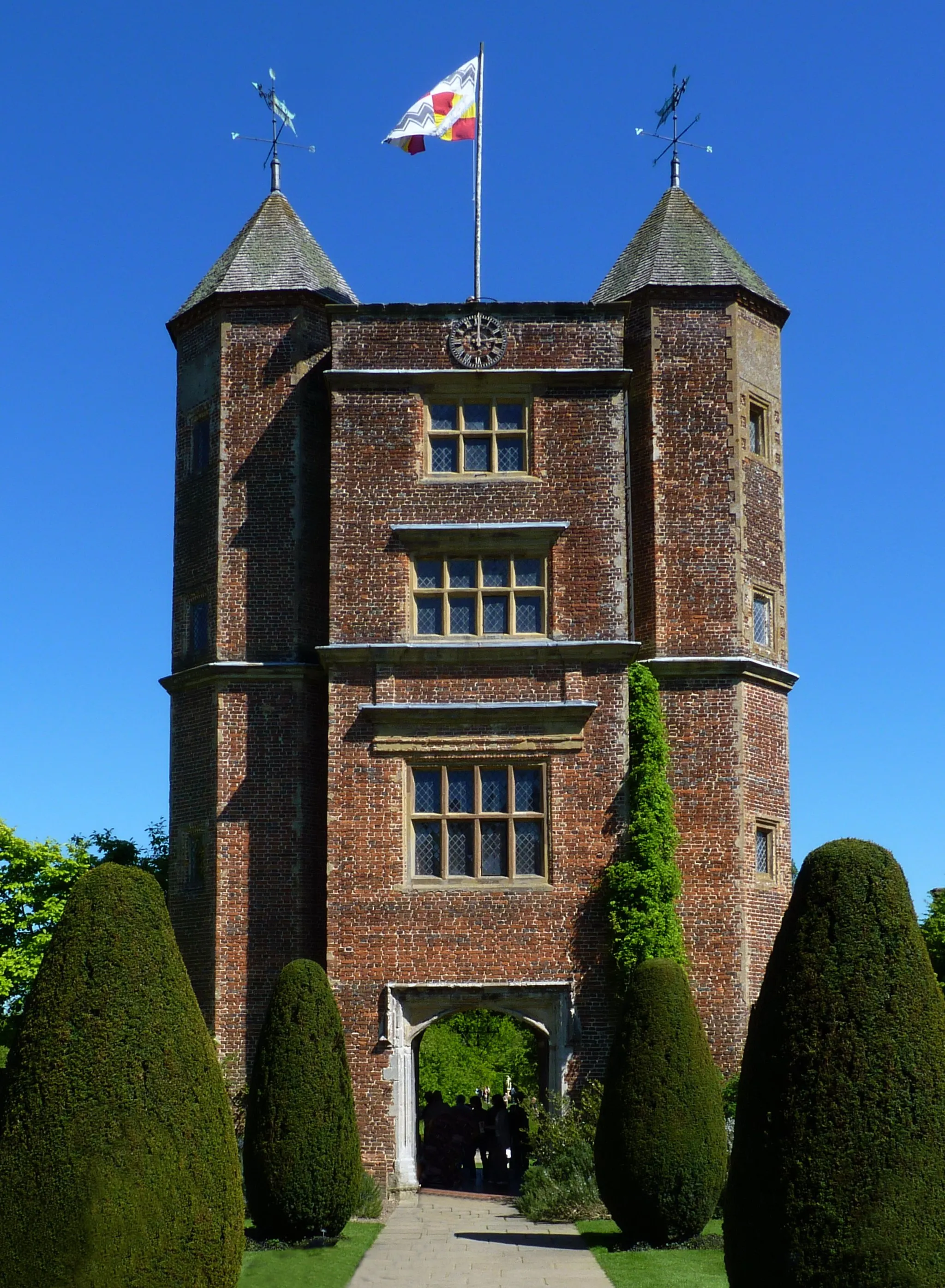 Photo showing: Vita Sackville-West's tower at Sissinghurst Castle