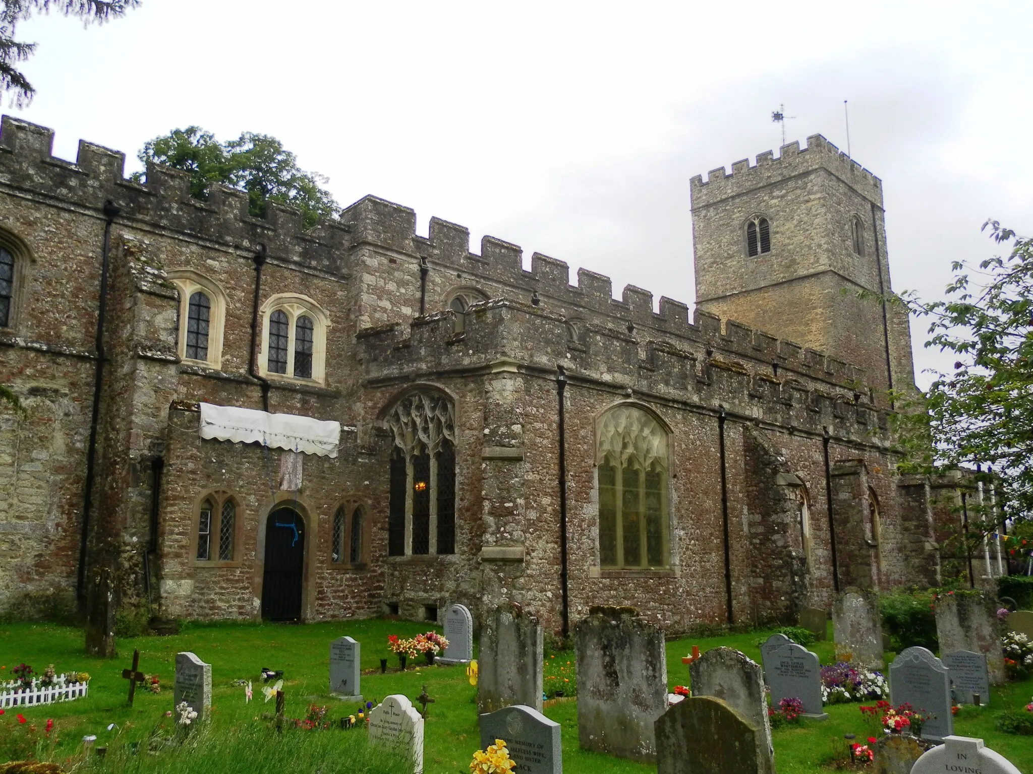 Photo showing: St James the Great's Church, Church Walk, East Malling, Borough of Tonbridge and Malling, Kent, England.  The ancient parish church of East Malling. Listed at Grade I by English Heritage (NHLE Code 1099148)