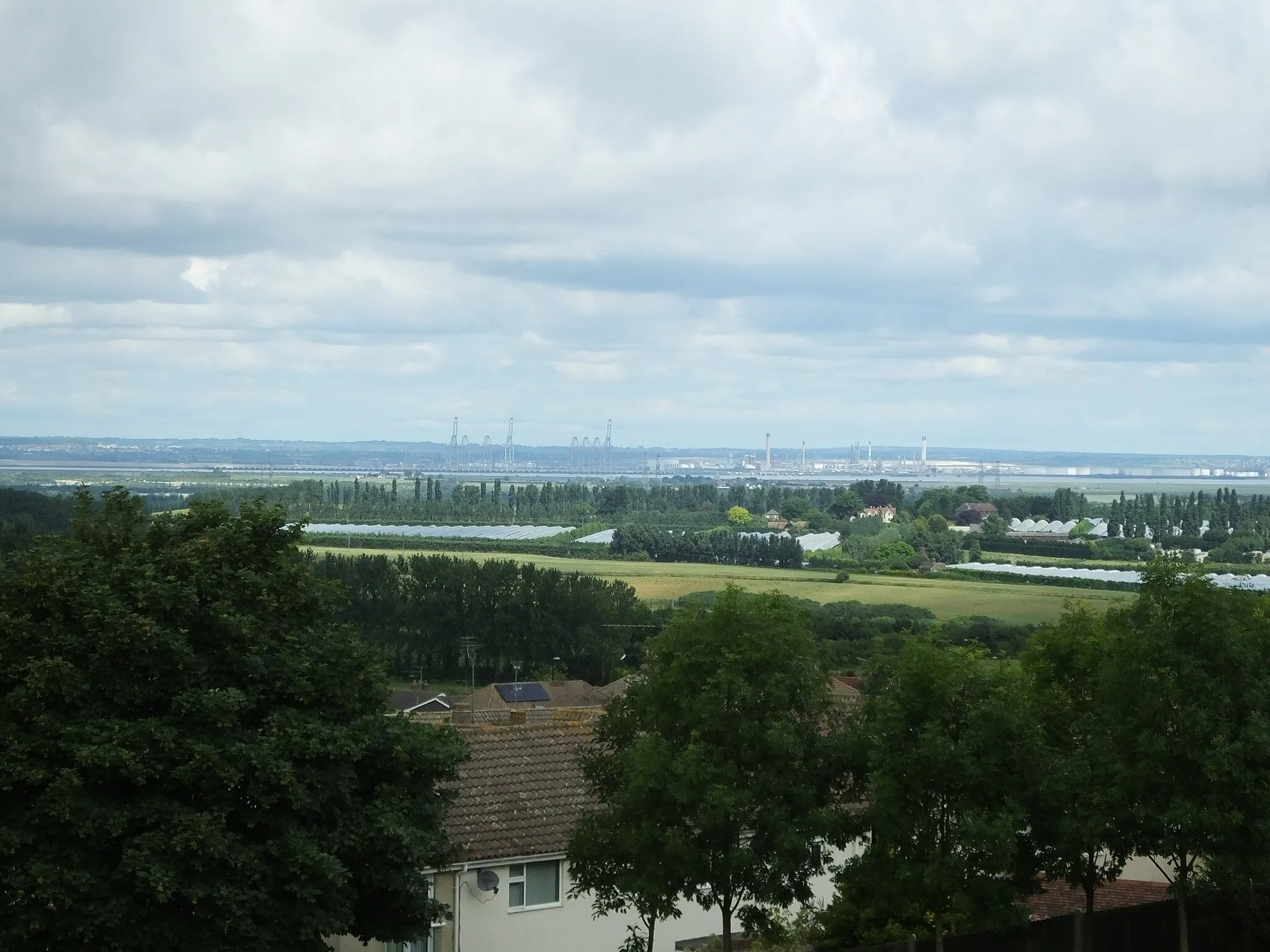 Photo showing: The Broomhill Park is a community supported park in Strood, Kent. It features a view over the River Thames estuary and over the River Medway. The Thames view.