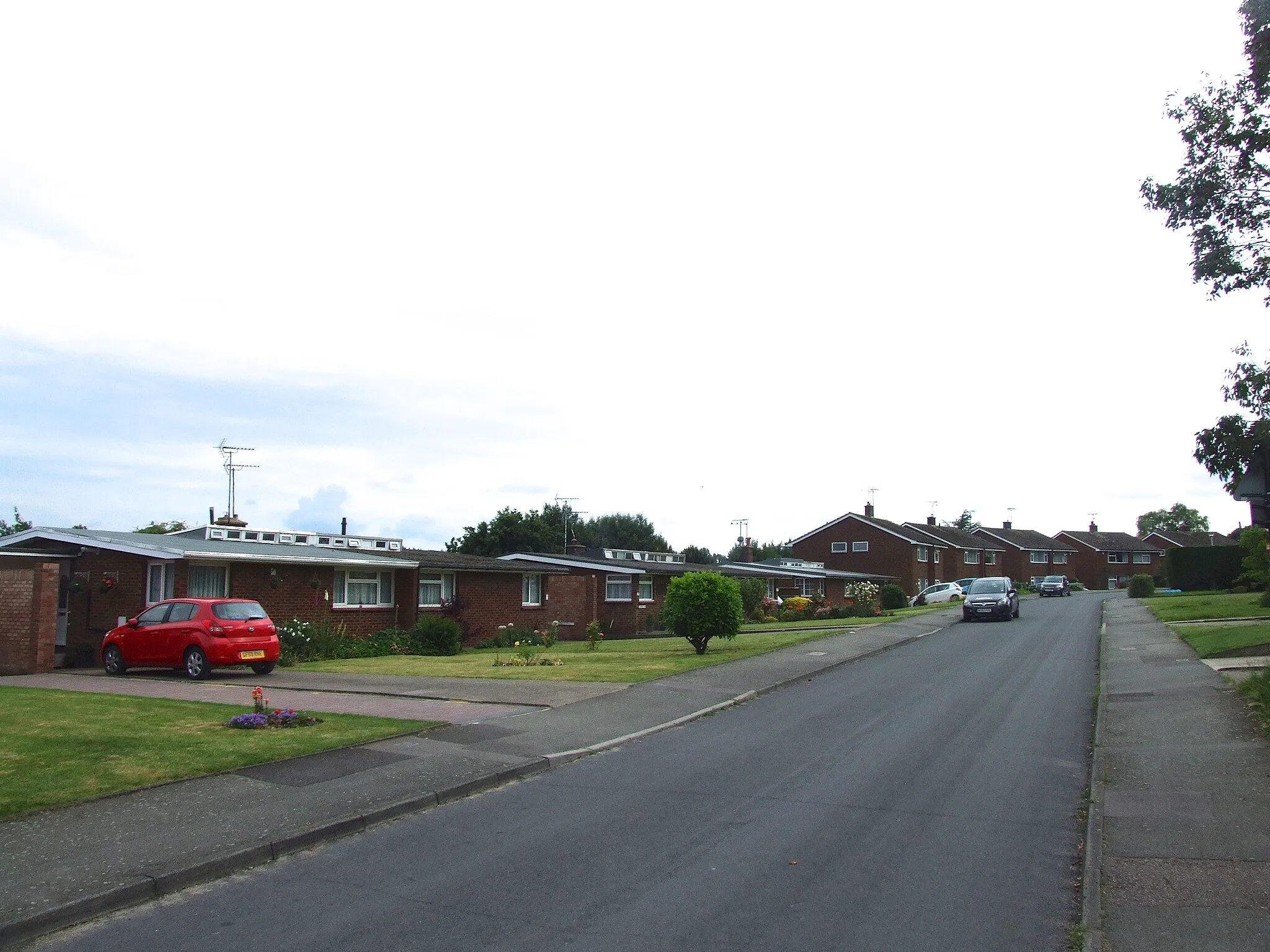 Photo showing: Church Farm Road, Upchurch