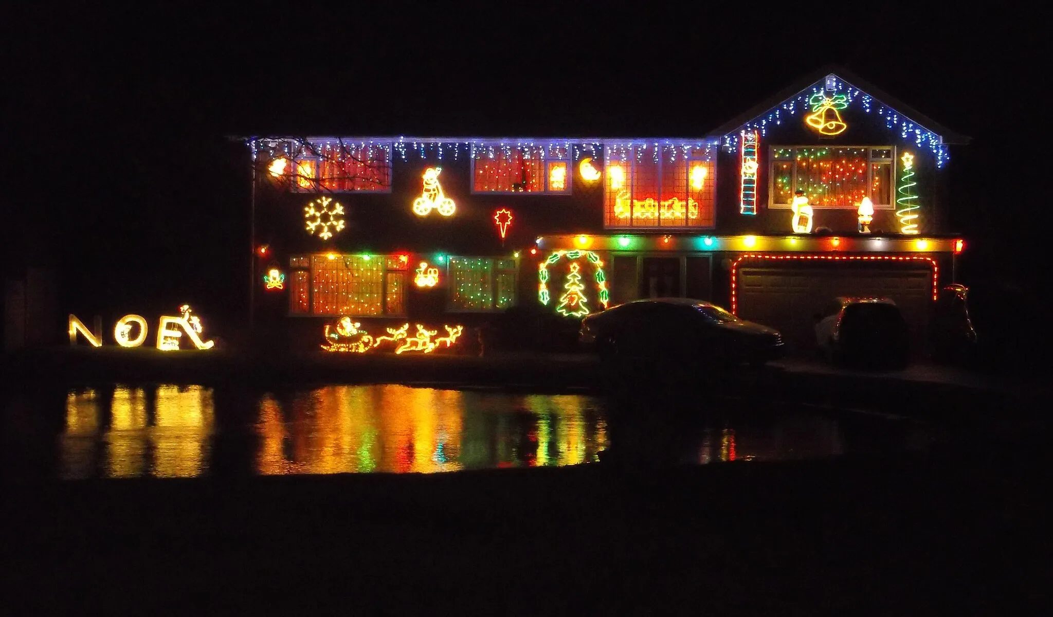 Photo showing: Xmas Lights in Keycol, Newington