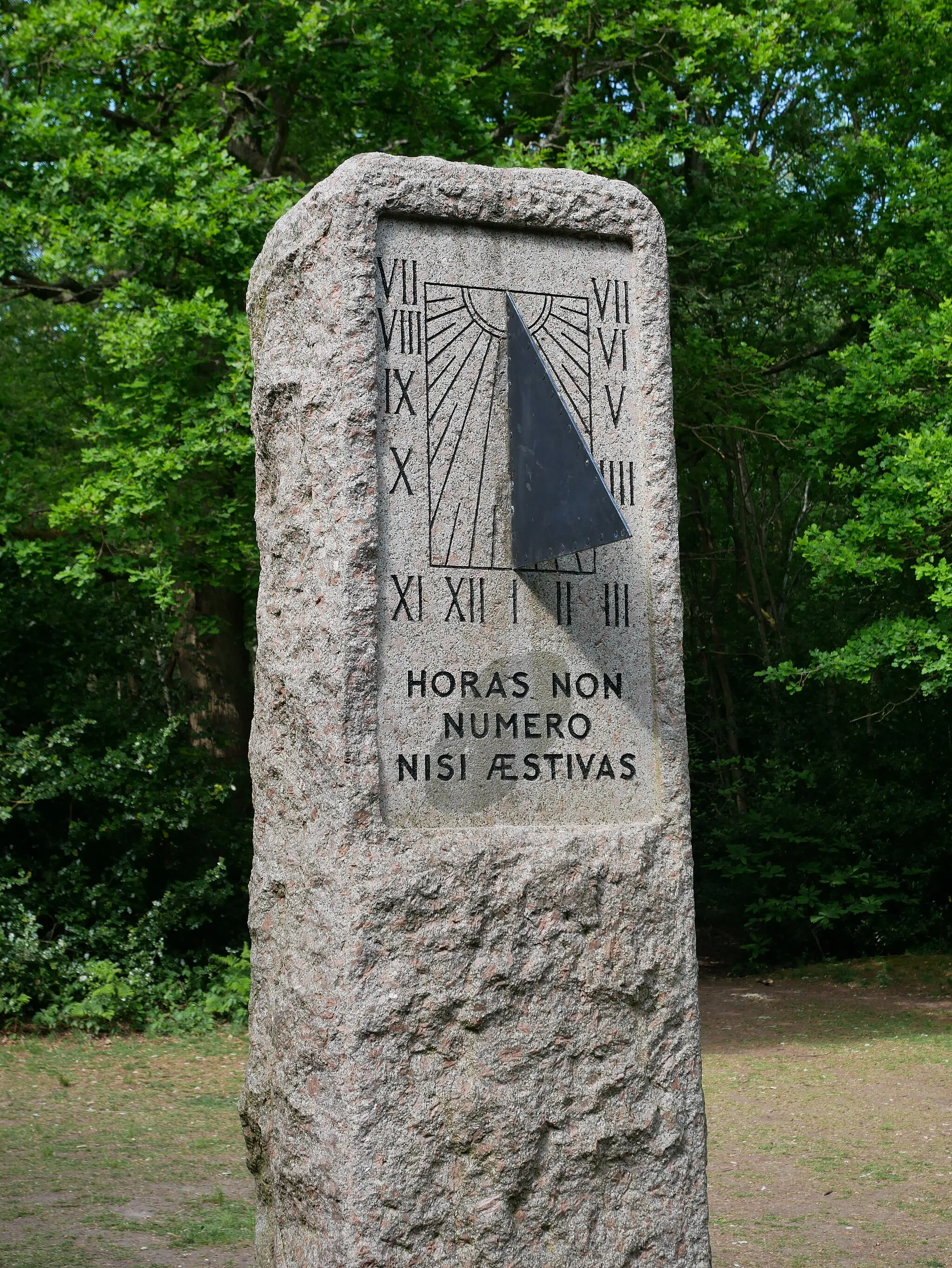 Photo showing: The head of the William Willett Memorial in Petts Wood, London Borough of Bromley.