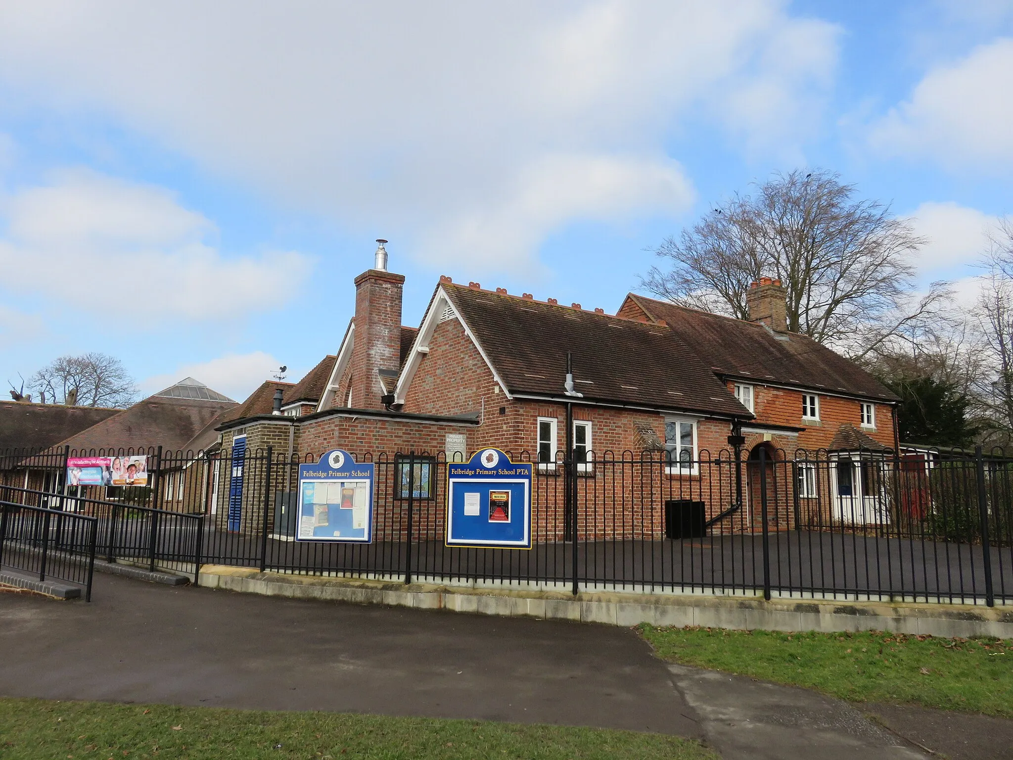 Photo showing: Felbridge Primary School