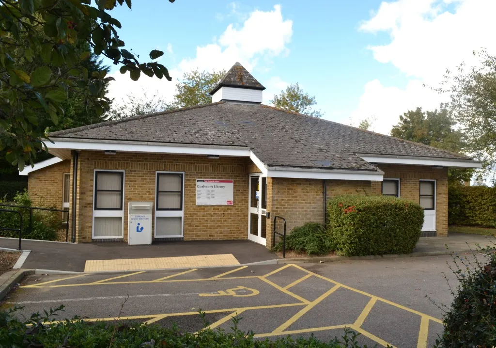 Photo showing: Opposite a church, and next to a cluster of specialist NHS clinics, this small library is in a village south of Maidstone.