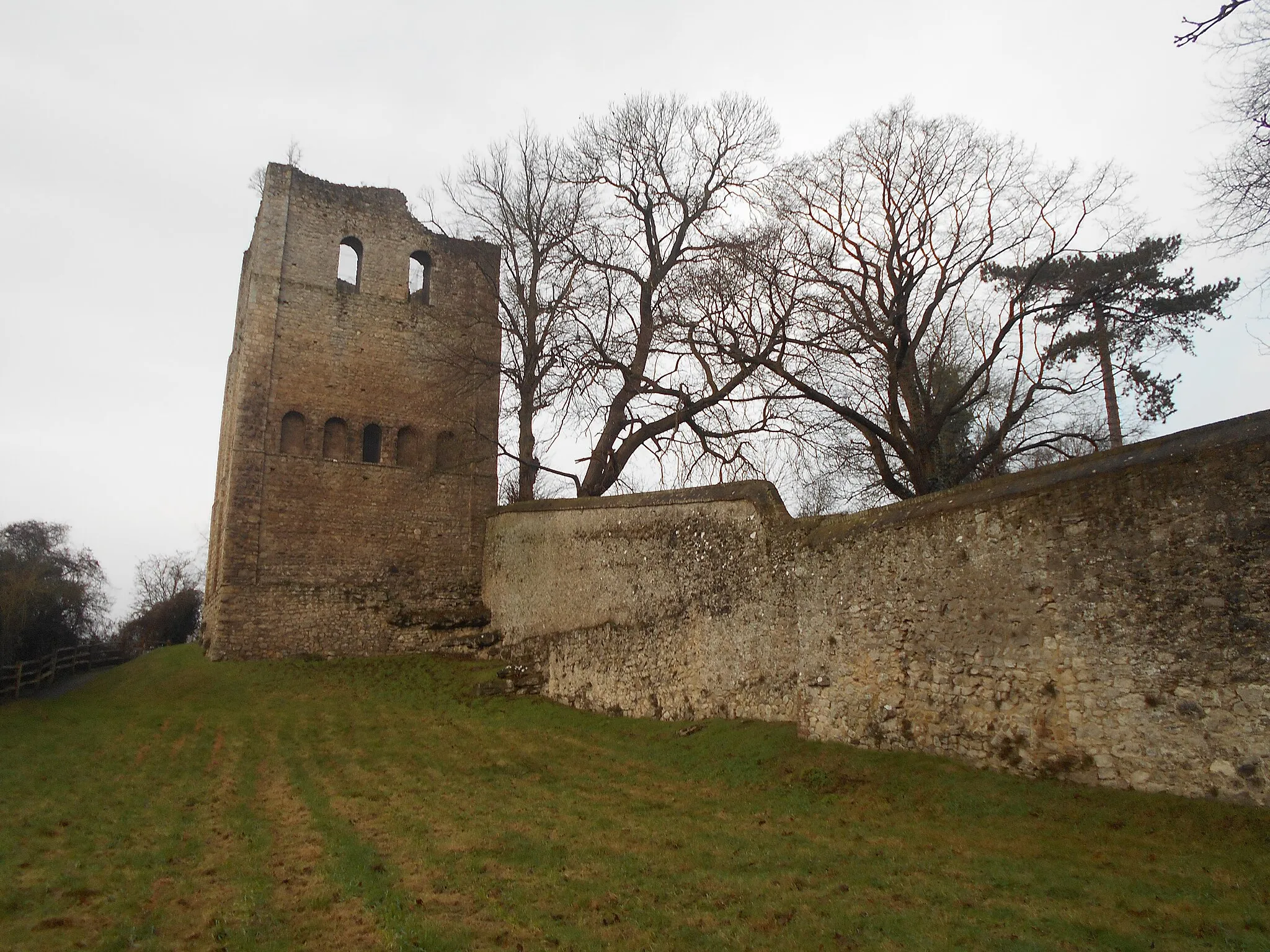 Photo showing: St. Leonards Tower, West Malling, Kent. A free-standing Norman keep.
