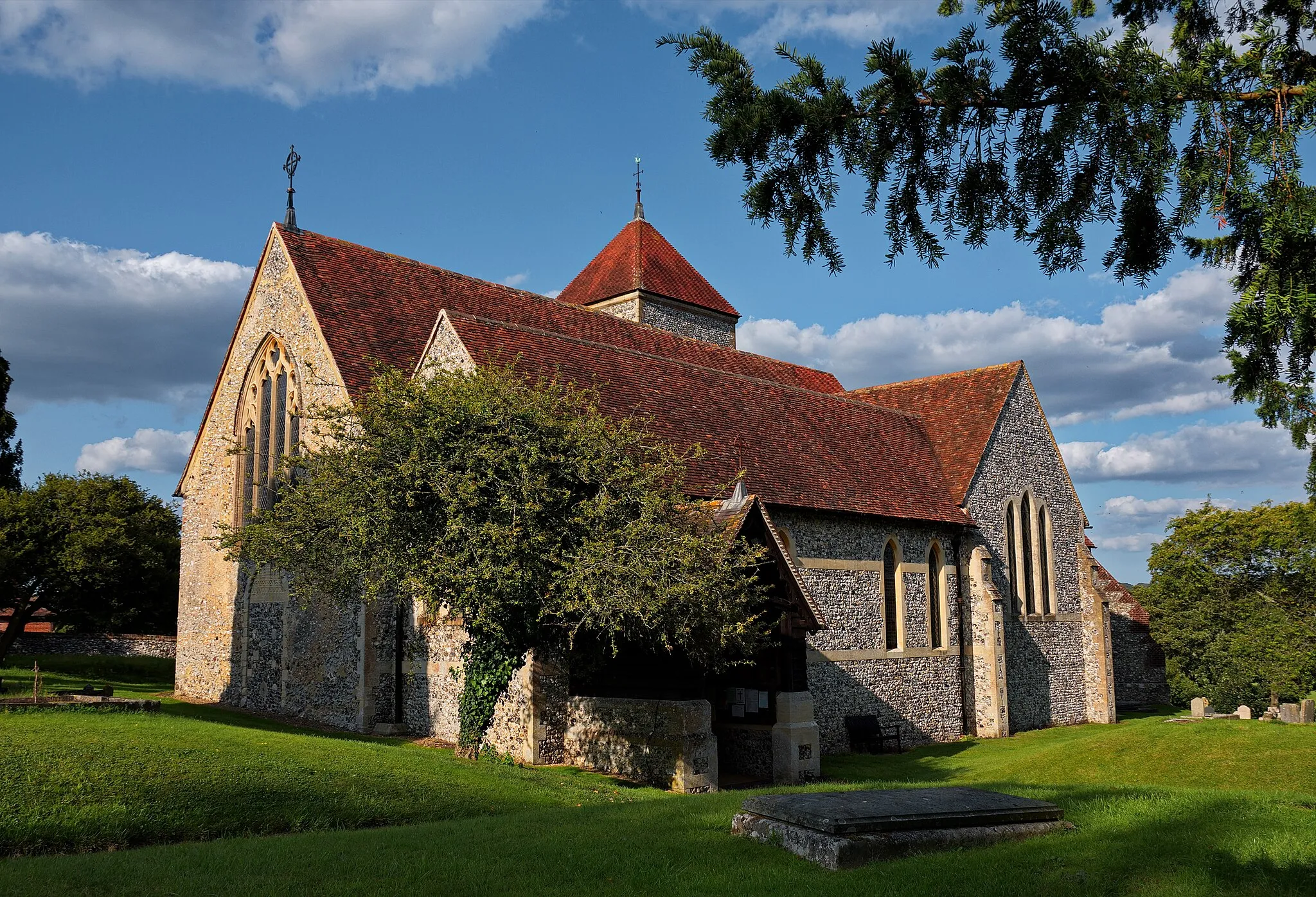 Photo showing: St Lawrence's Church in Godmersham, Kent.