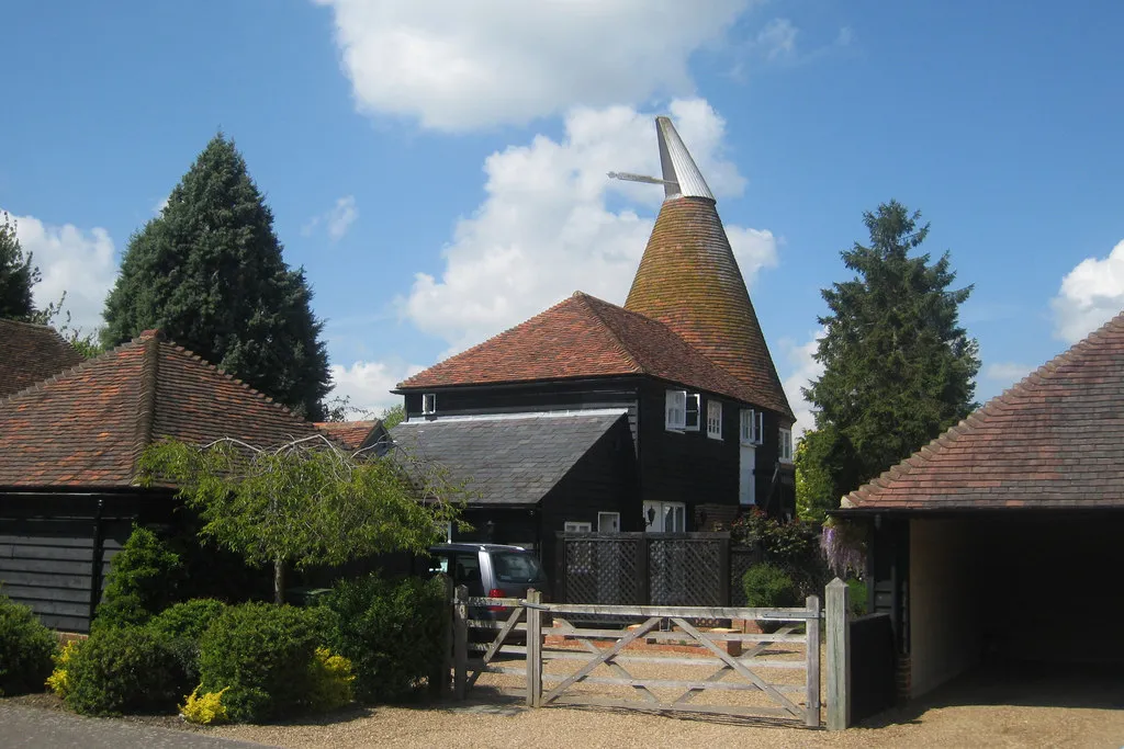 Photo showing: Oast House, Sutton Forge, Marden, Kent