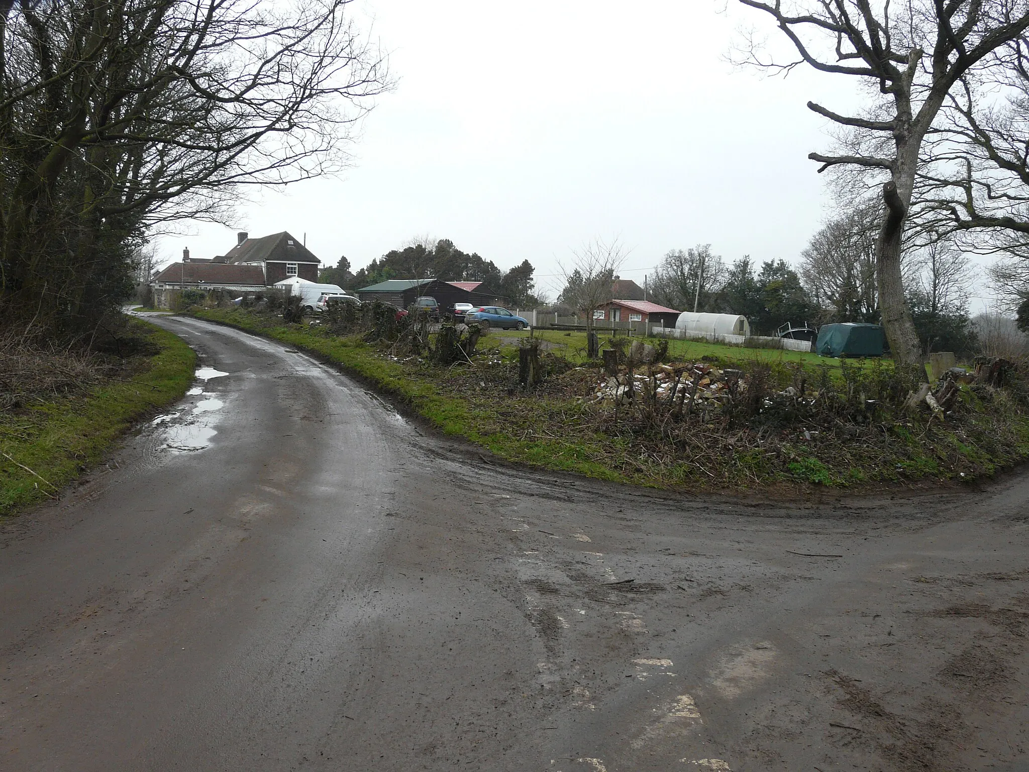 Photo showing: Car park, Cat & Custard Pot, Paddlesworth Lane