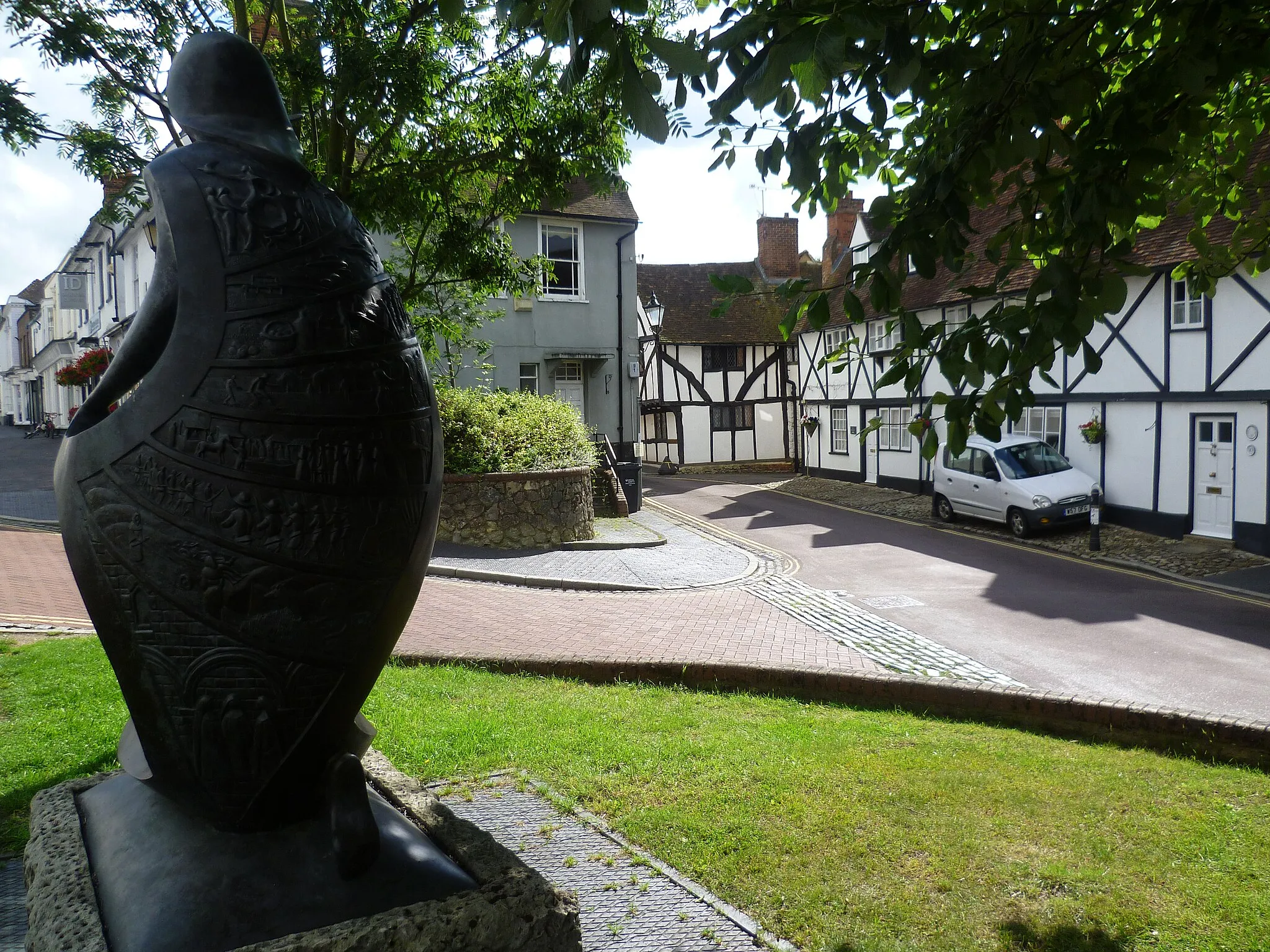 Photo showing: Sculpture of 'Hope', West Malling