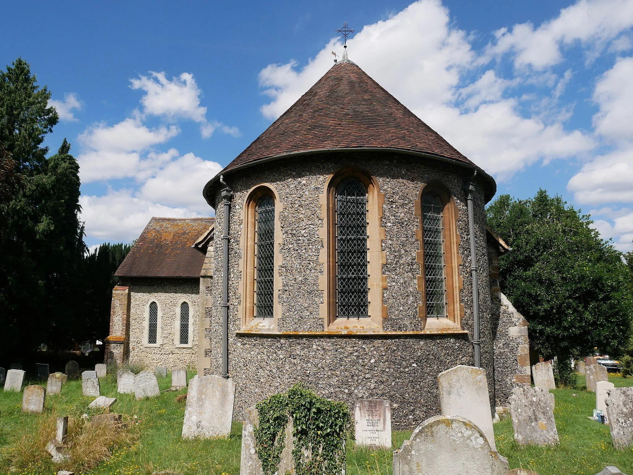 Photo showing: The eastern face of the Church of Saint Martin of Tours in Eynsford, Kent.