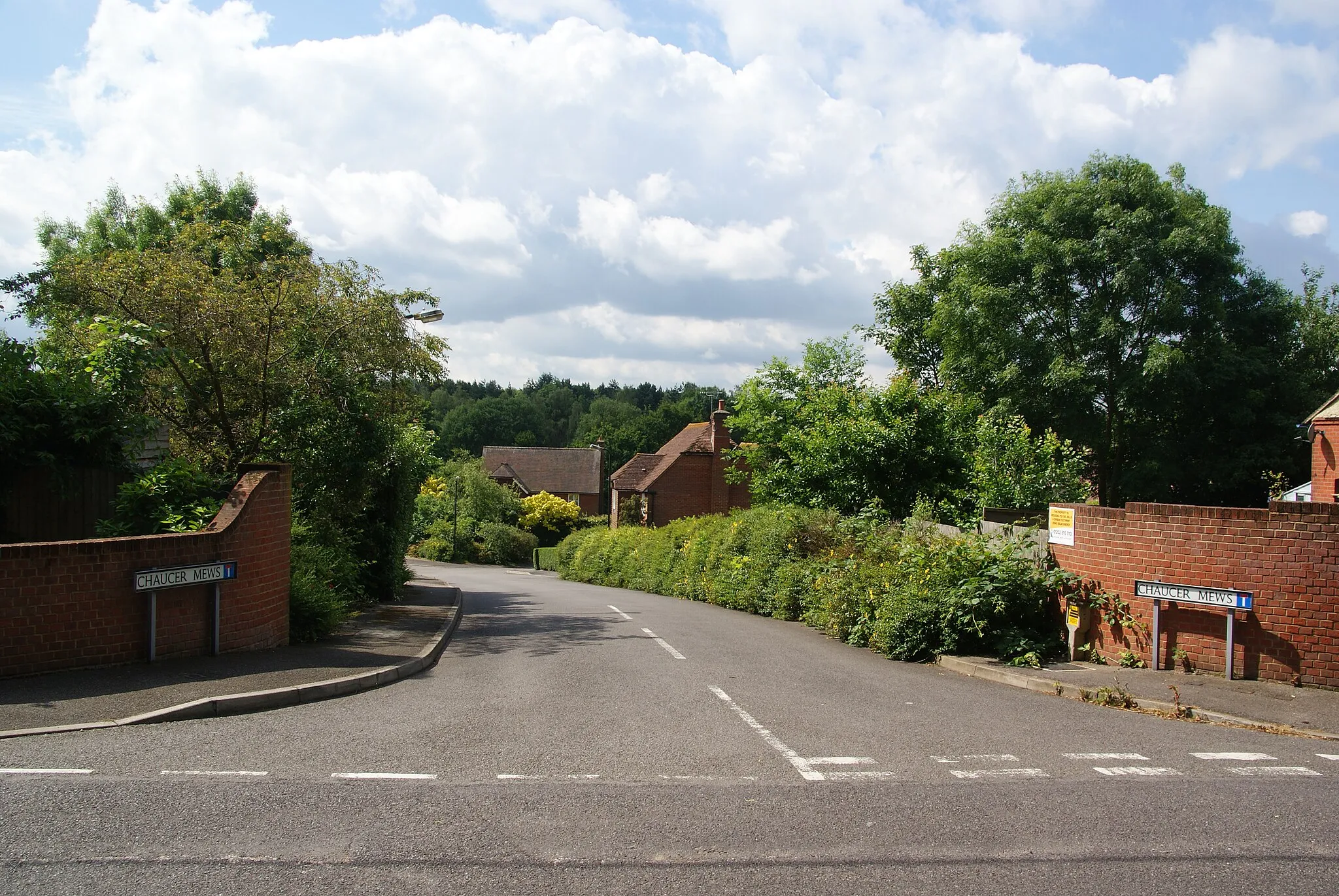 Photo showing: Chaucer Mews