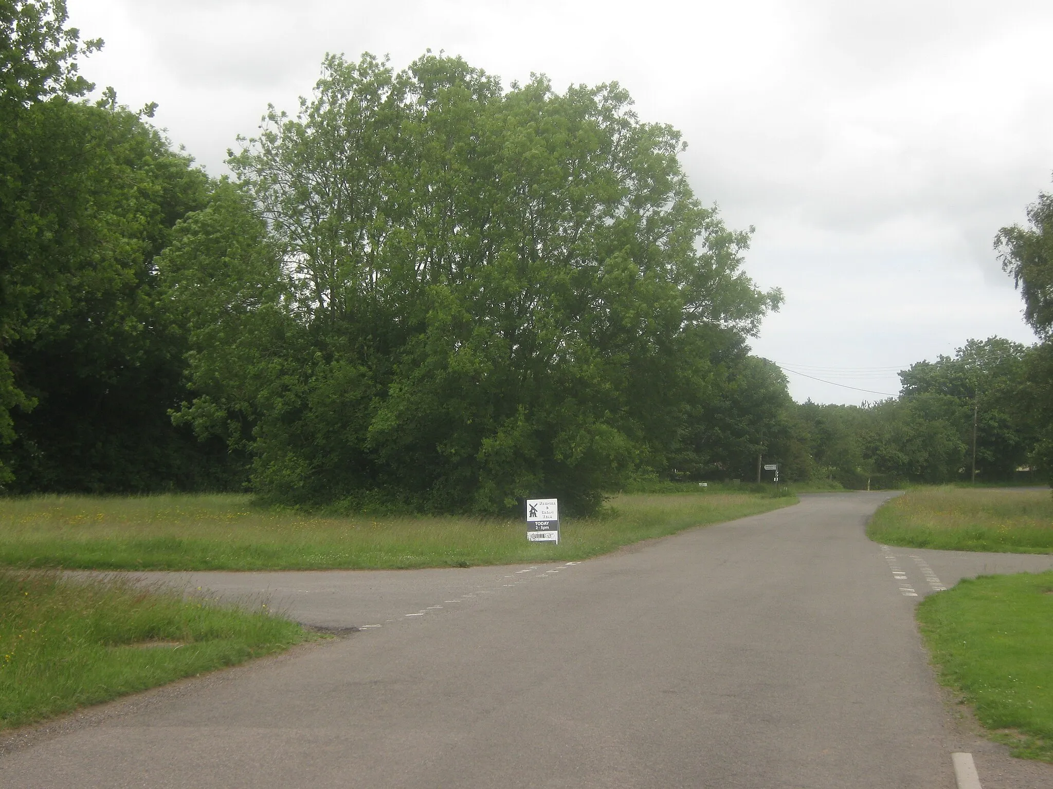 Photo showing: Road junctions in Stelling Minnis