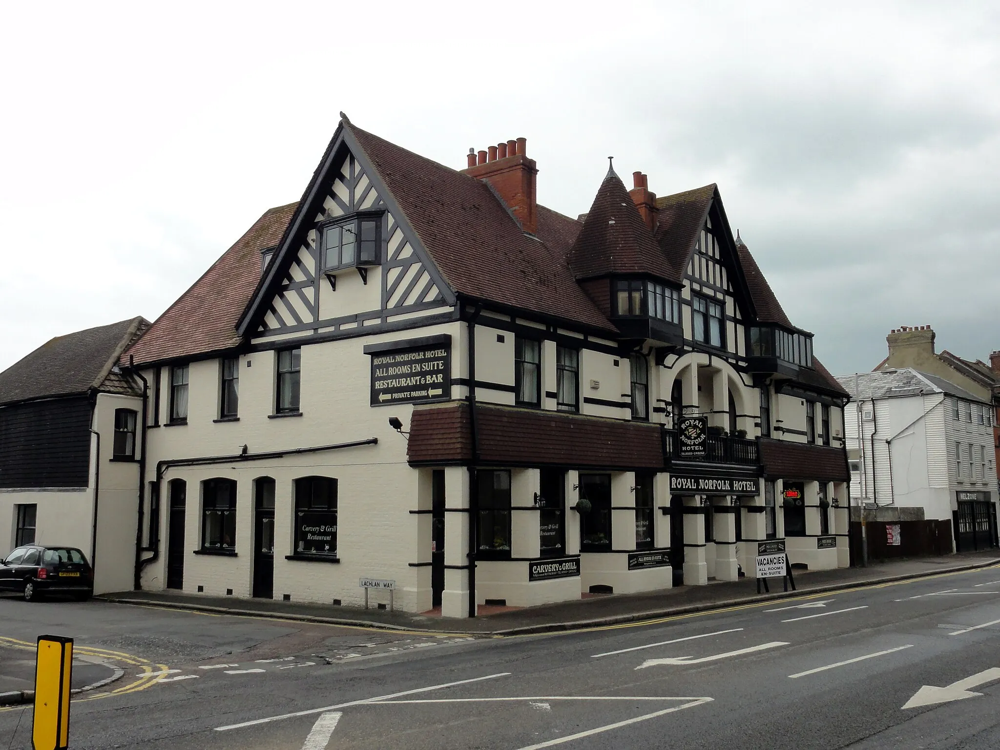 Photo showing: Sandgate, Sandgate High Street