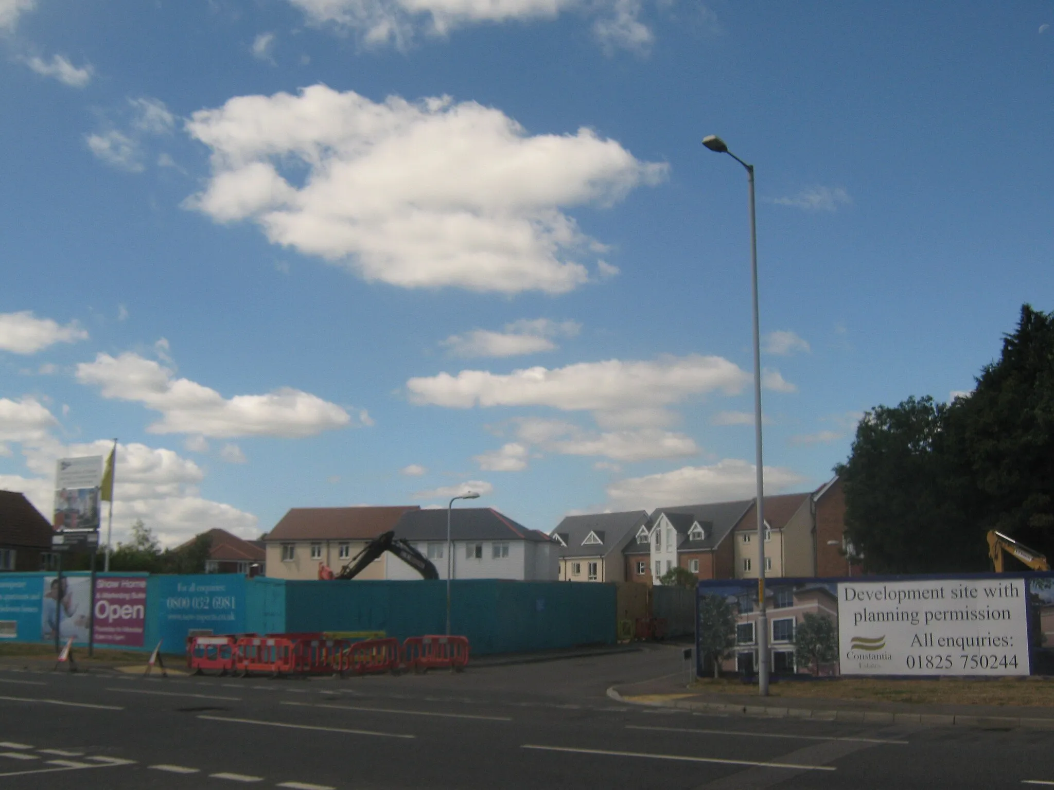 Photo showing: Building site on Mont St. Aignan Way