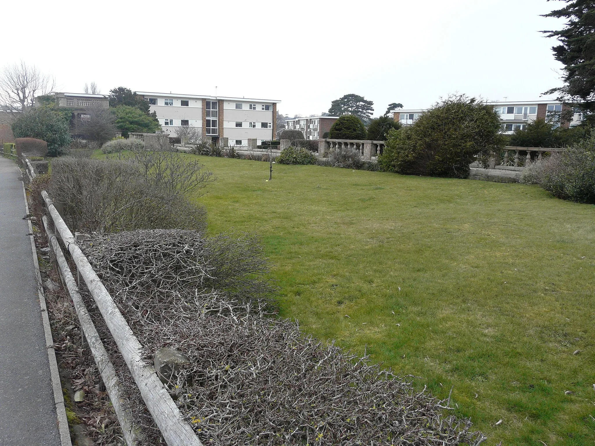 Photo showing: Remnant of Walmer Place, Kingsdown Road