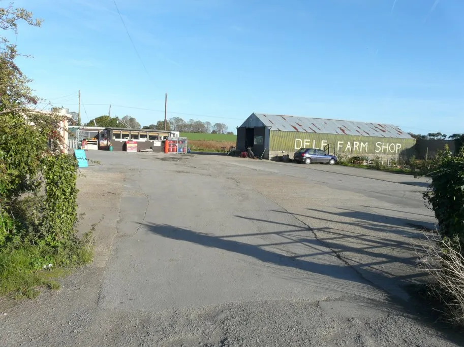 Photo showing: Delf Farm Shop, Deal Road