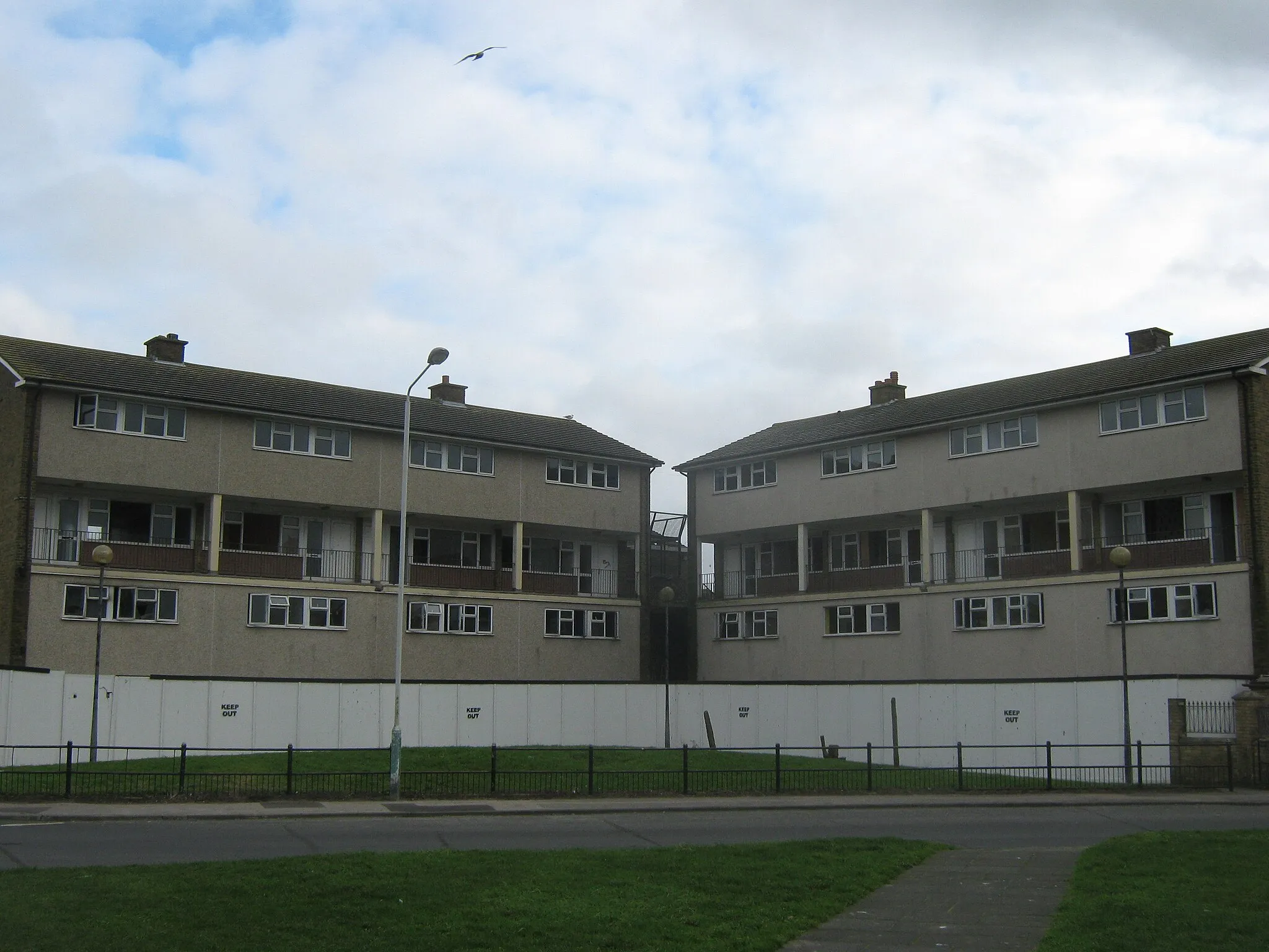 Photo showing: Empty Block of Flats in Newington