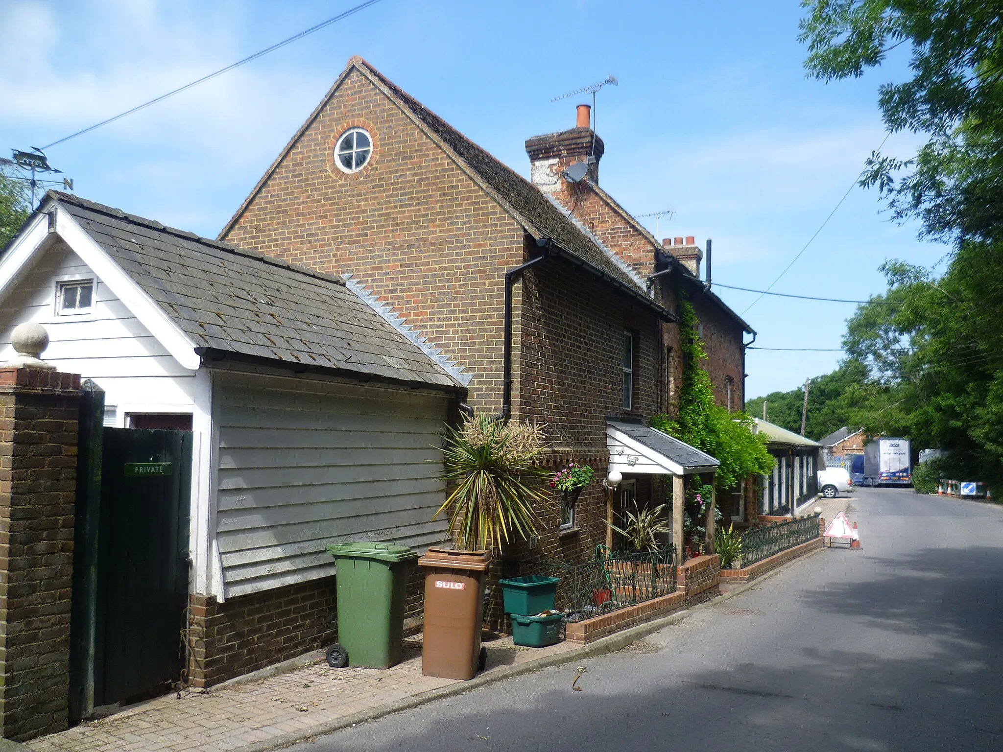 Photo showing: The forecourt of the former Cranbrook station The line from Paddock Wood via Horsmonden, Goudhurst and Cranbrook opened on 4th September 1893 and closed on 12th June 1961. This is the forecourt of what was Cranbrook station with the former goods shed in the distance.