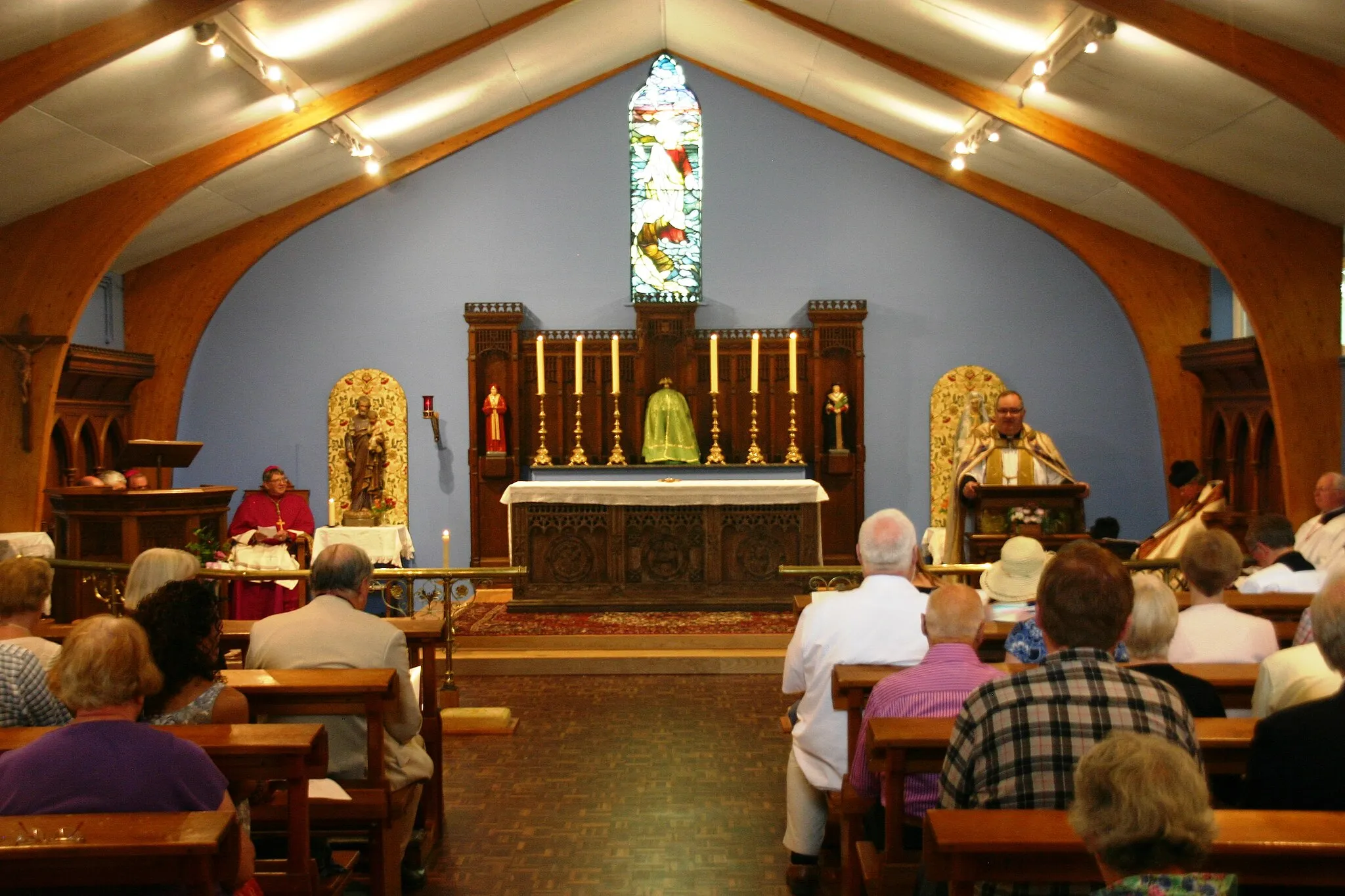 Photo showing: Interior of church and main altar