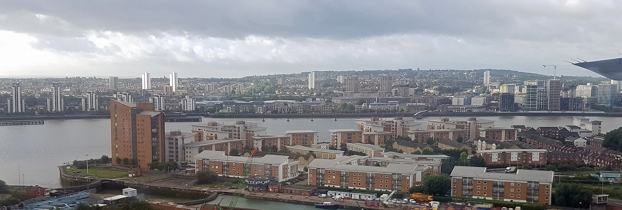 Photo showing: Aerial view of North Woolwich, Woolwich and Shooters Hill, south-east London, shortly before landing at London City Airport.