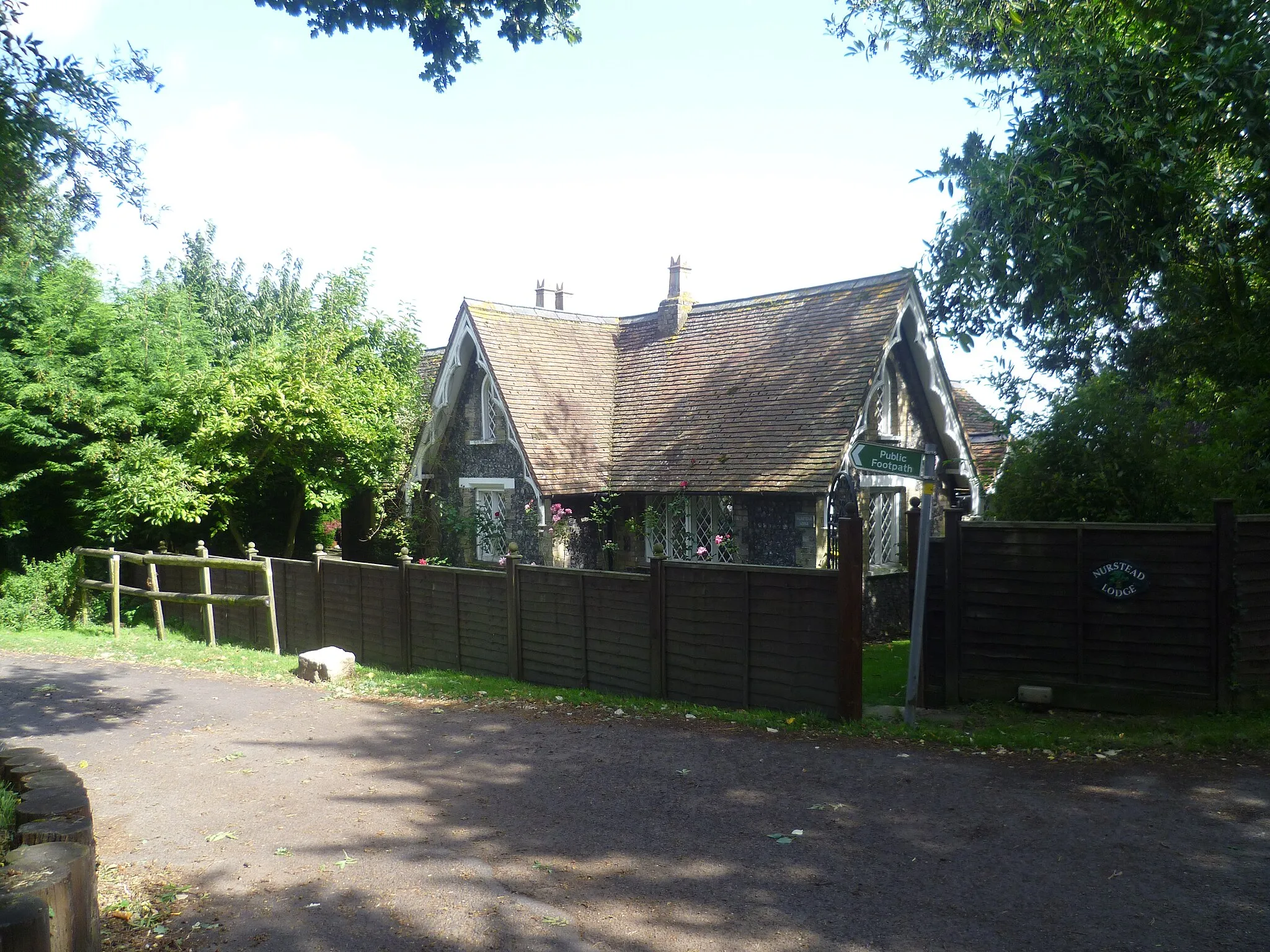 Photo showing: Nurstead Lodge