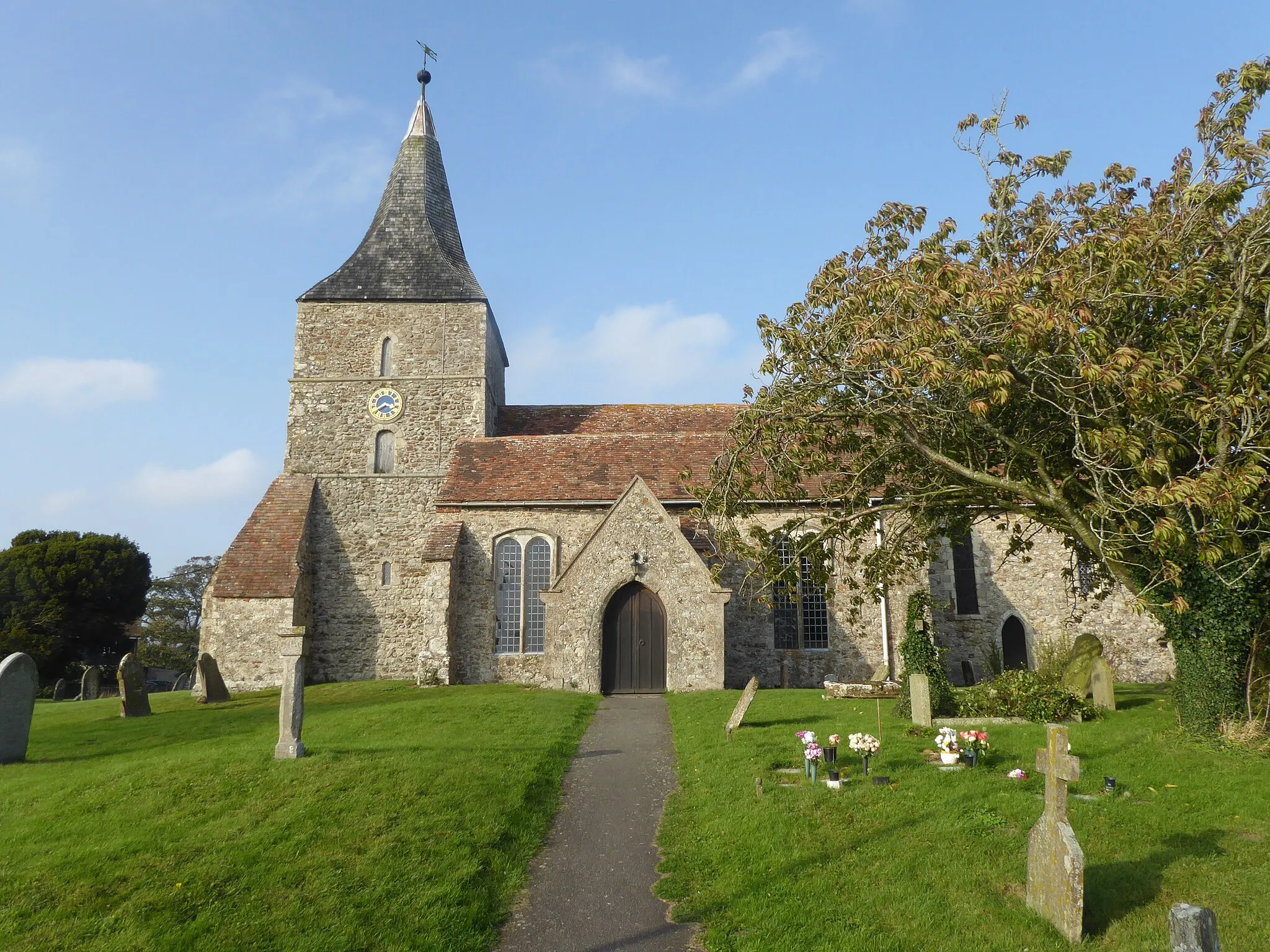 Photo showing: Approach to St Mary's Church at St Mary in the Marsh