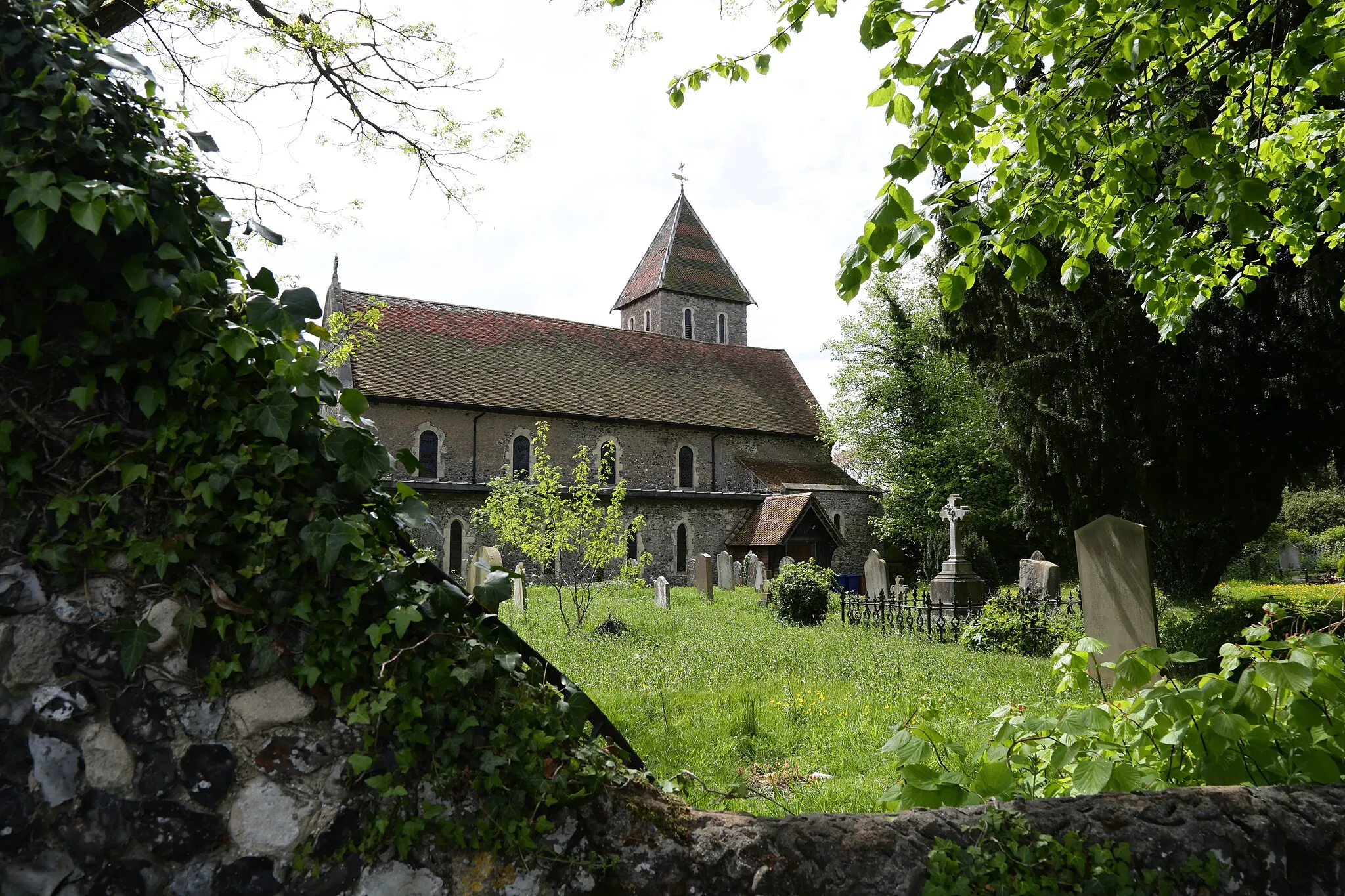 Photo showing: Photograph of Davington Priory (the Church of St Mary Magdalene and St Lawrence) in Davington, Faversham, Kent, provided to the Kent Maps project by the photographer.