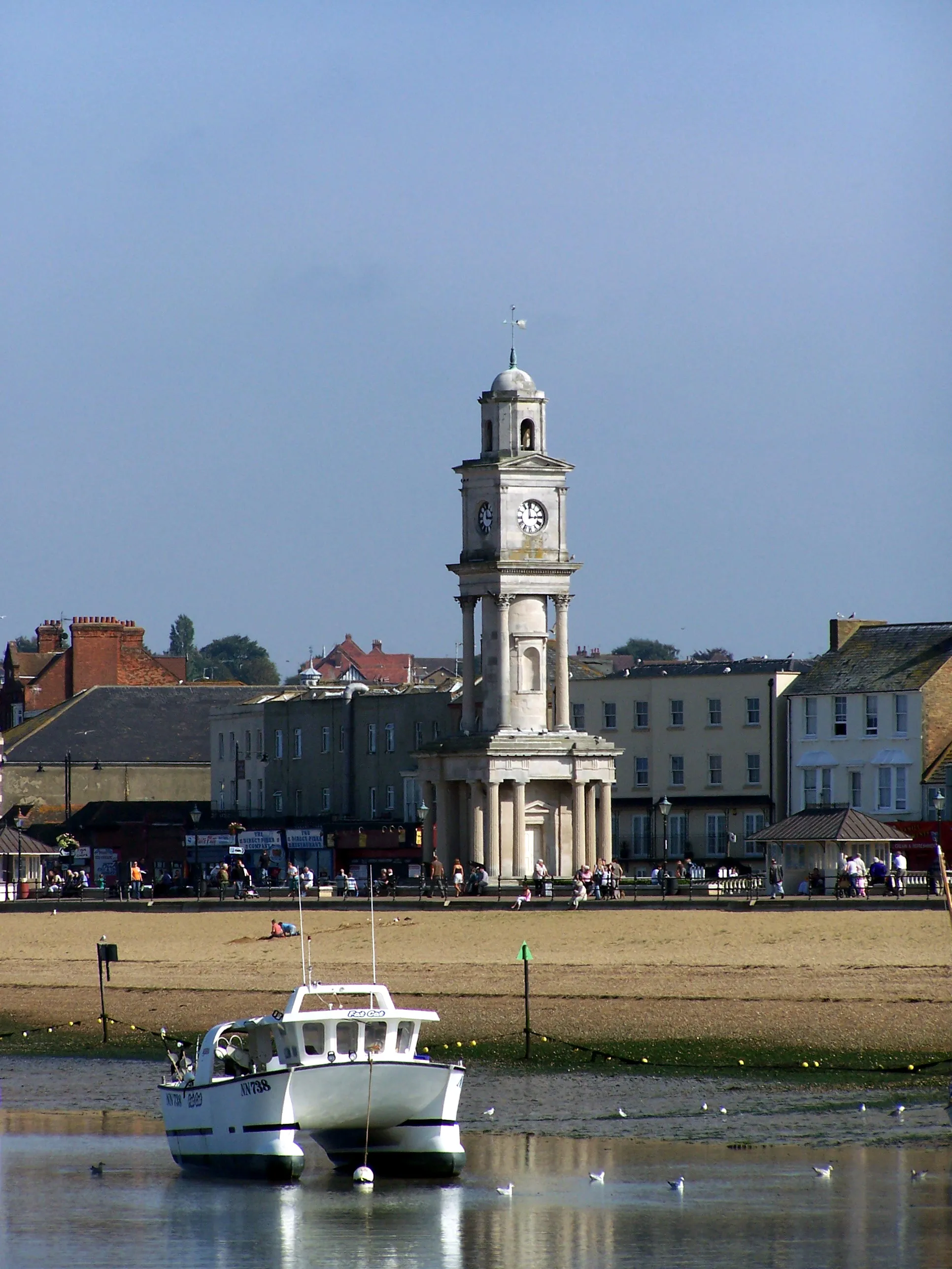 Photo showing: Herne Bay, Herne, Kent, England showing the clock tower and sea front.