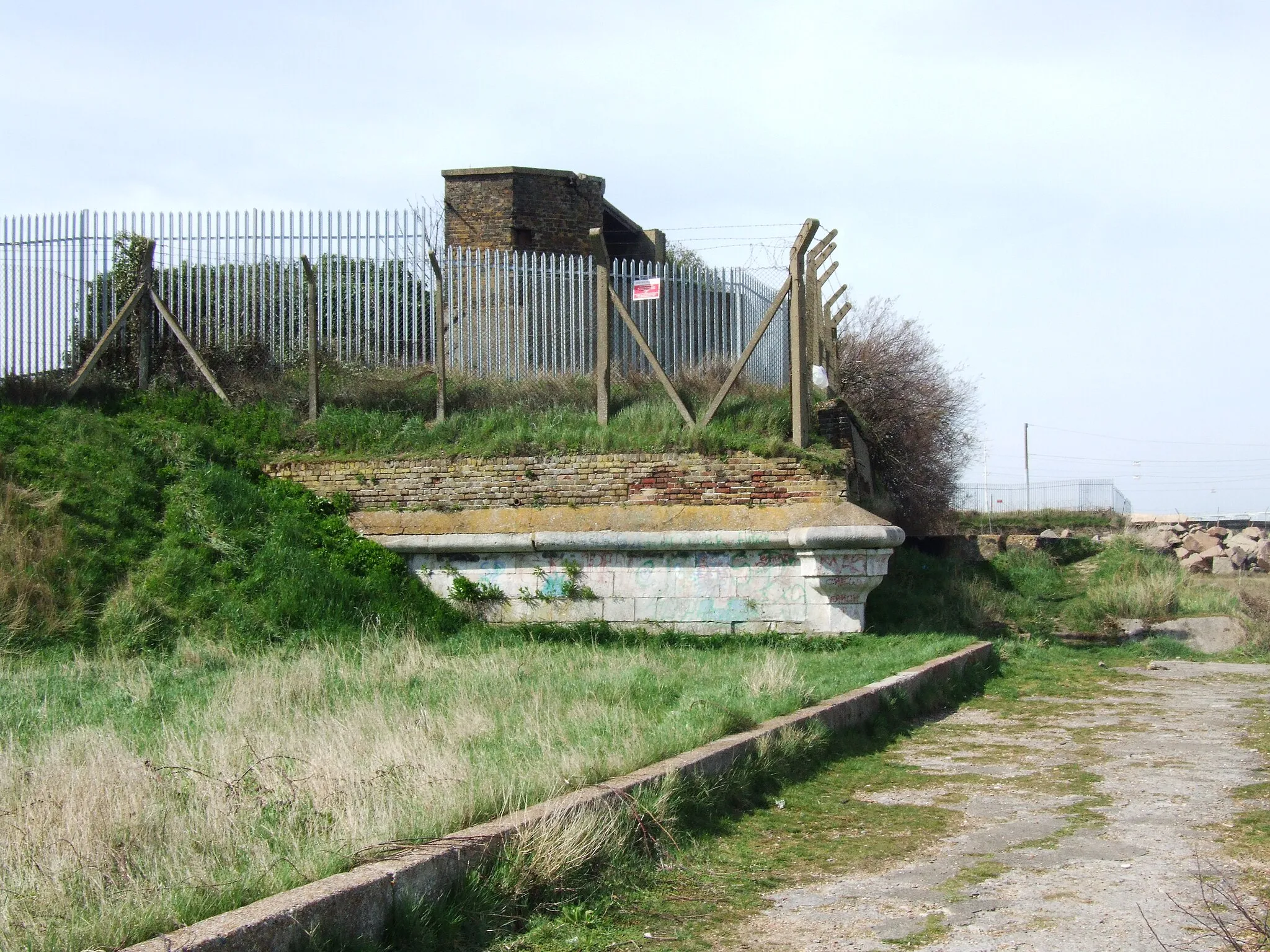 Photo showing: Old walls at Sheerness Dockyard