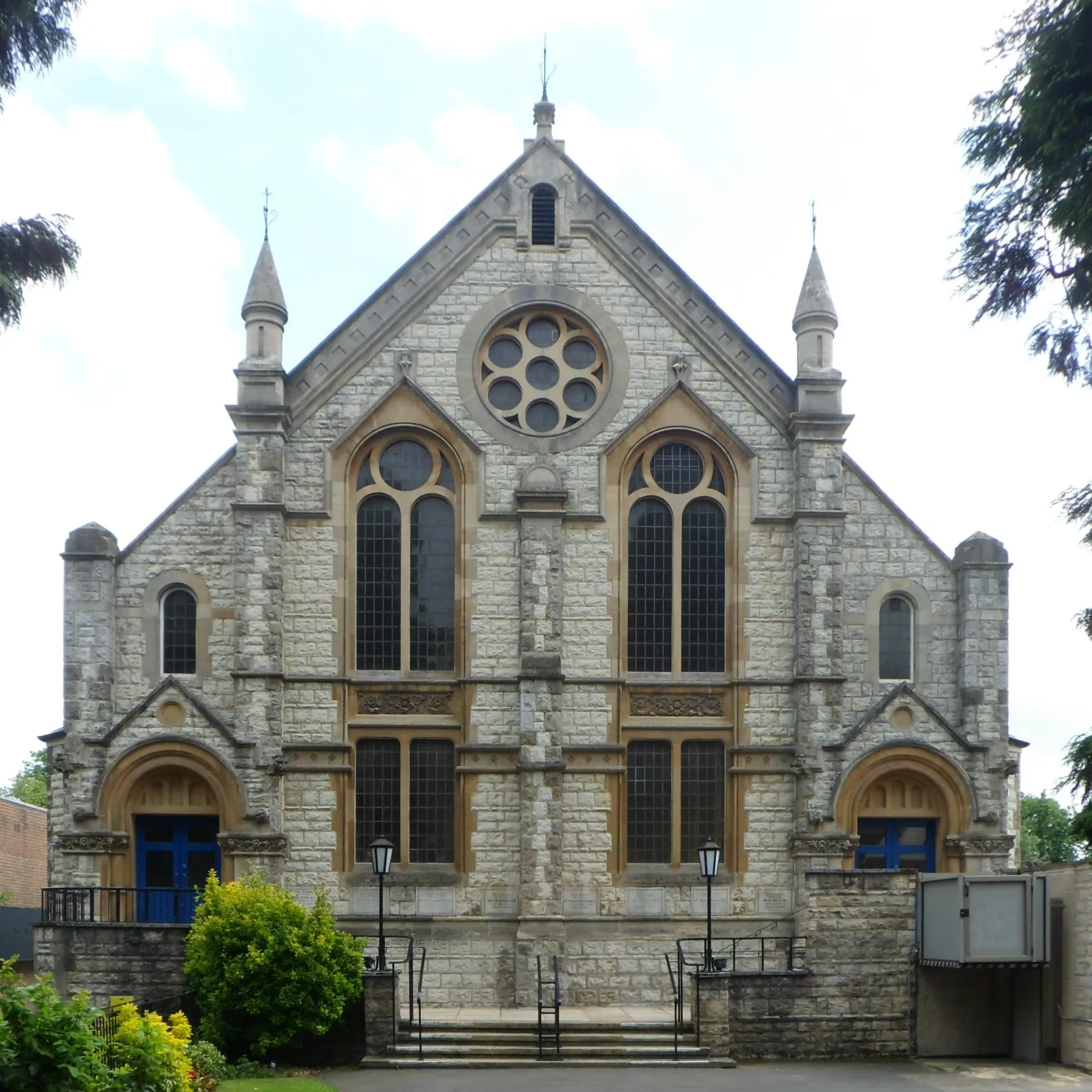 Photo showing: Reigate Methodist Church, High Street, Reigate, Reigate and Banstead District, Surrey, England.