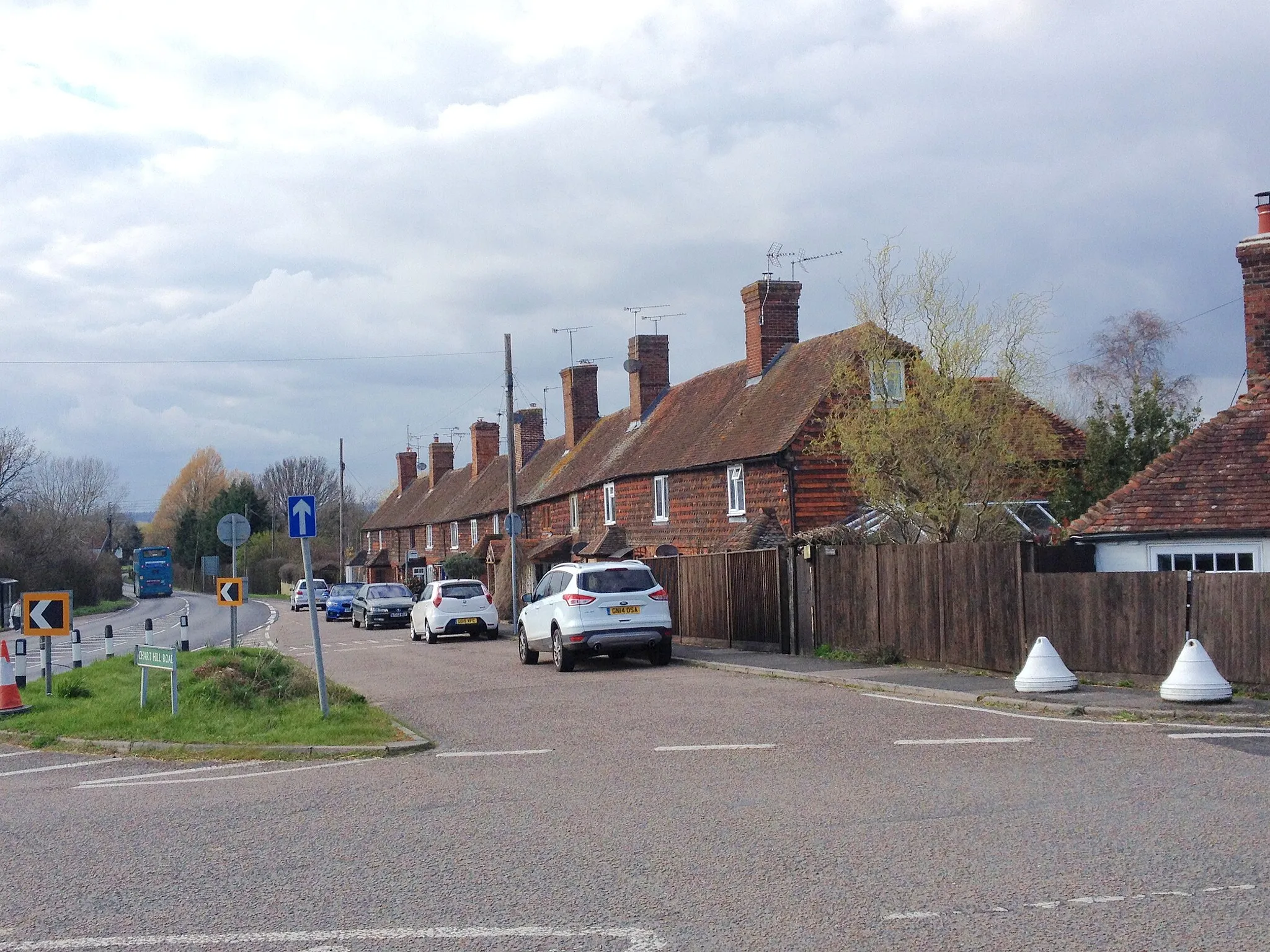 Photo showing: Cross-at-Hand Cottages, Maidstone Road, near Staplehurst