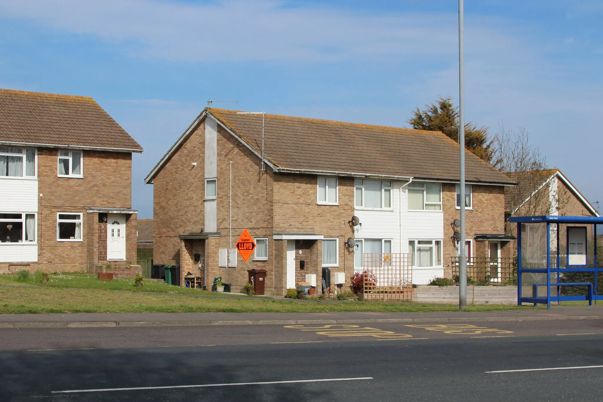 Photo showing: Houses on Langney Rise