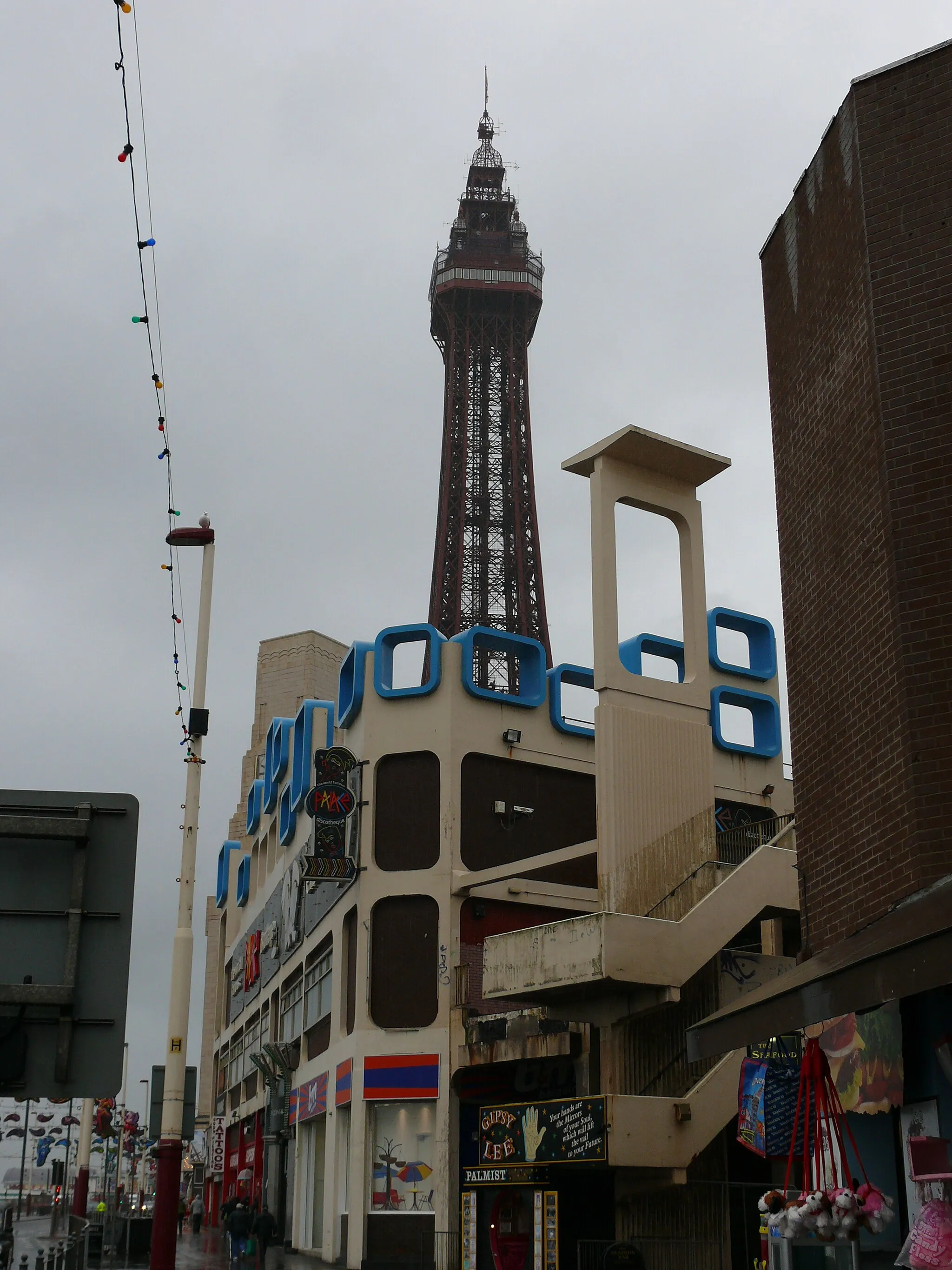 Photo showing: Blackpool & rain