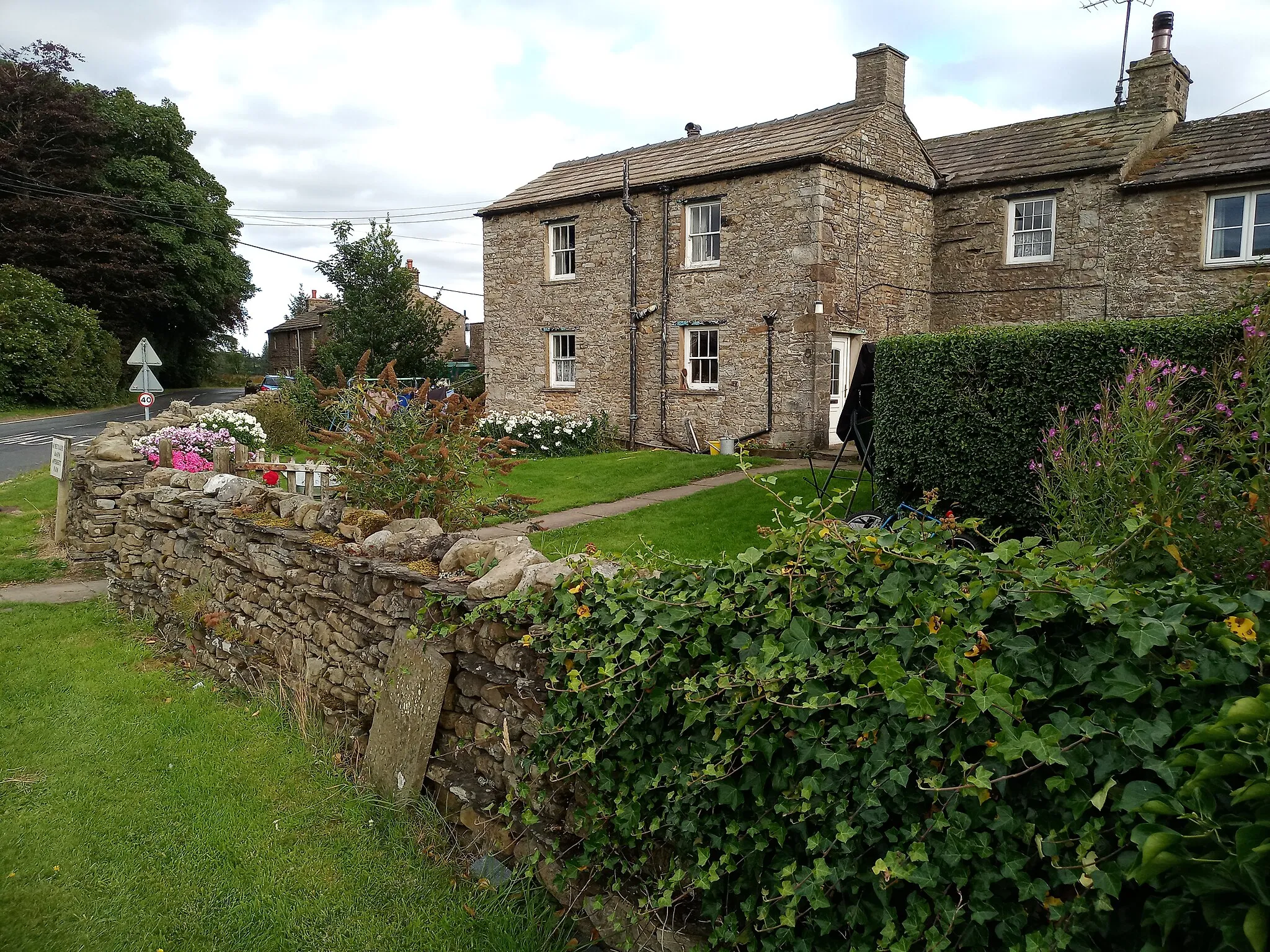 Photo showing: Appersett Farmhouse (farmhouse in Hawes, Richmondshire, North Yorkshire, UK)