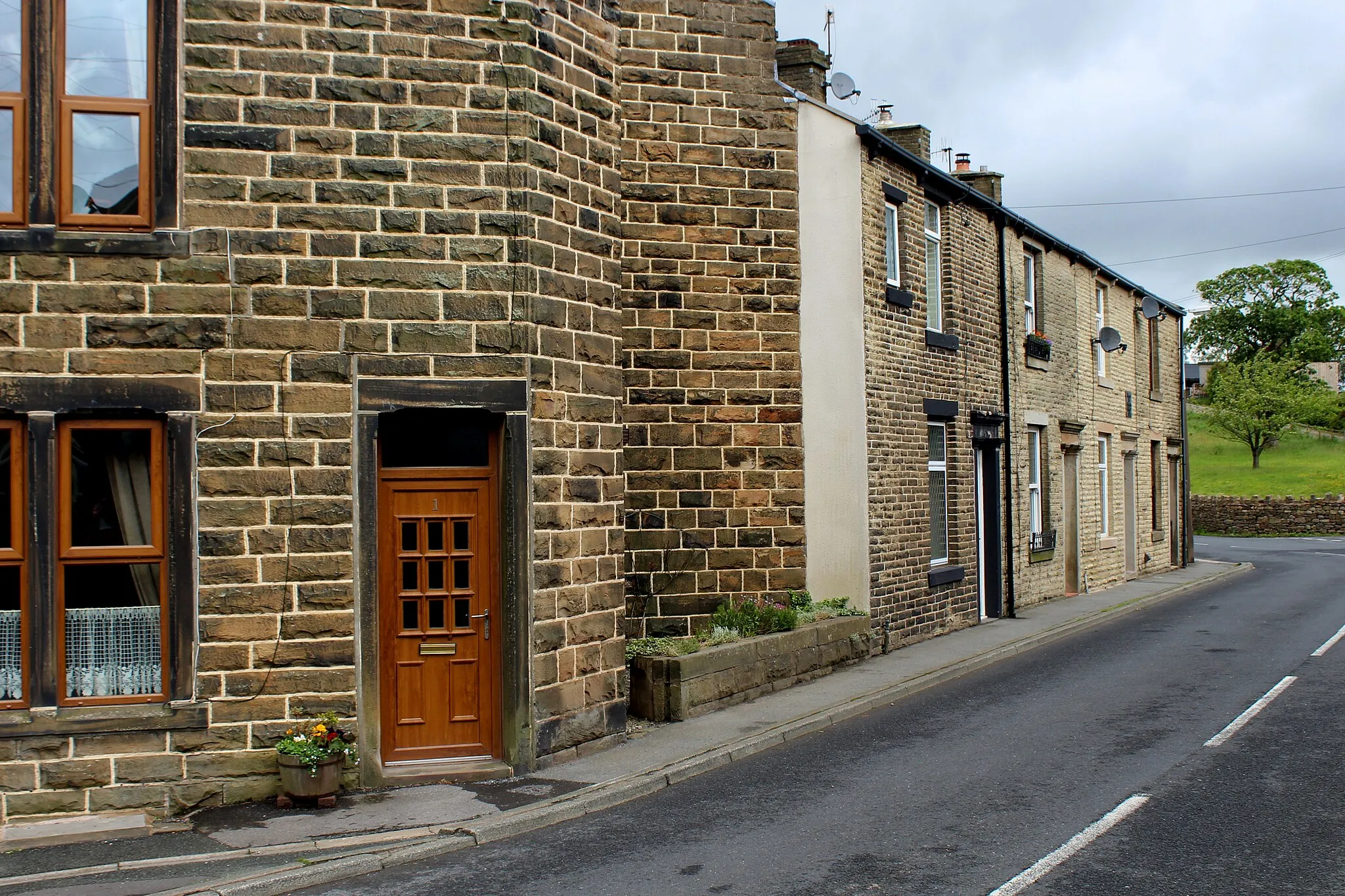 Photo showing: Terraced Houses in Over Town