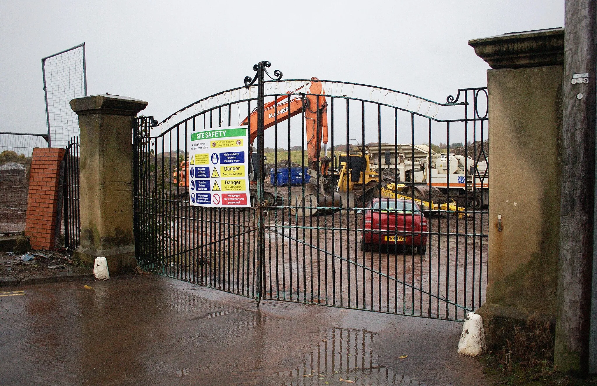 Photo showing: The gate to the former East Lancashire Paper Mill, in Radcliffe, Greater Manchester.