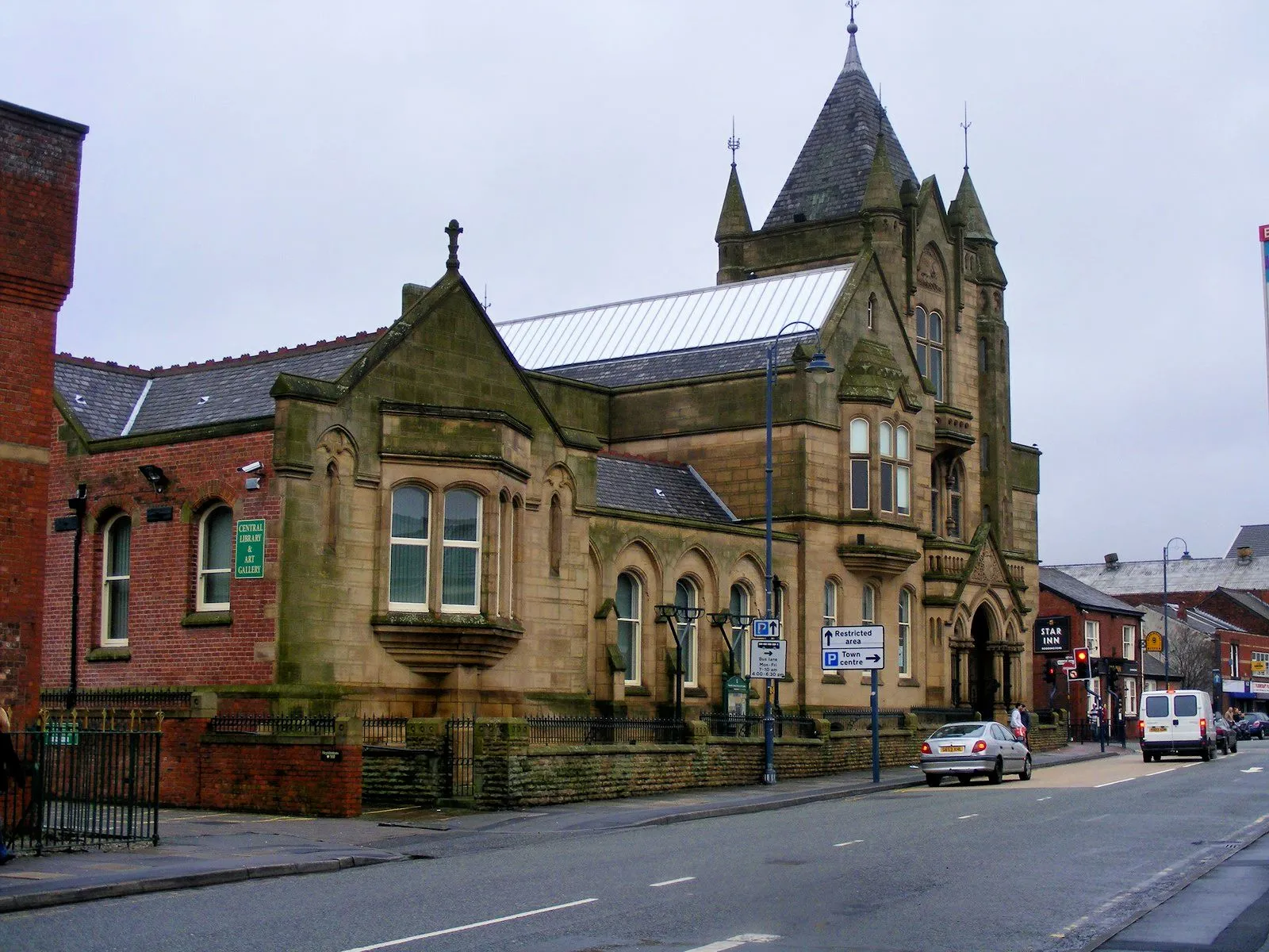 Photo showing: Ashton-under-Lyne's library