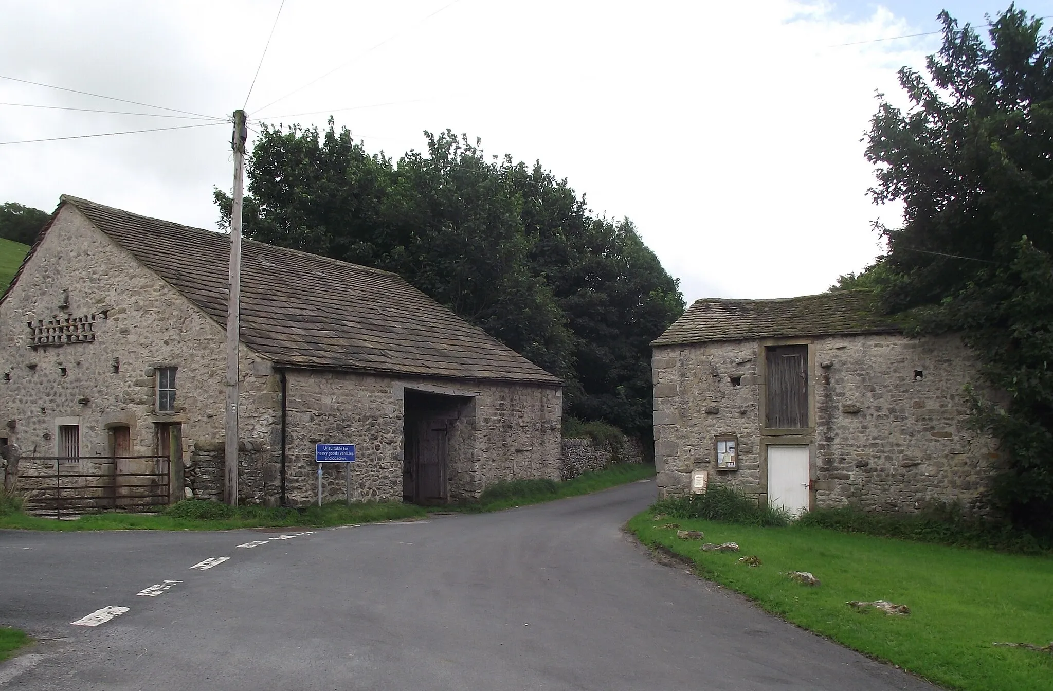 Photo showing: Barns in Conistone