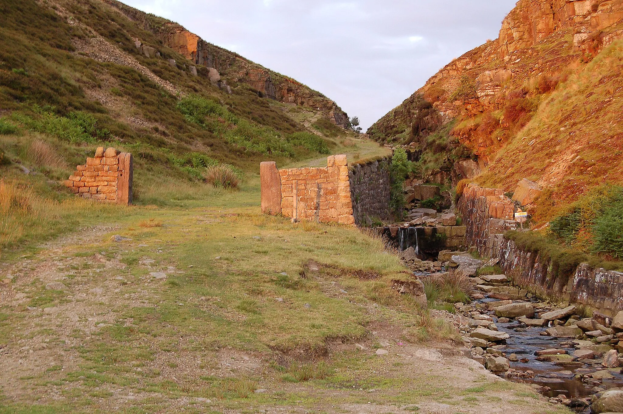 Photo showing: Looking towards Great Hill, this view of Dean Black Brook clearly shows evidence of the area's mining past. By me, released any use