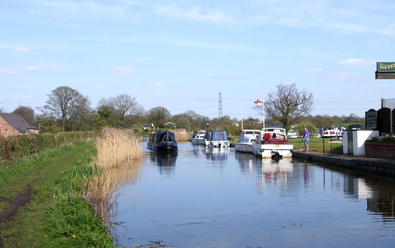 Photo showing: A view of the Lancaster Canal at Woodplumpton 2011. Photograph by Brian Young