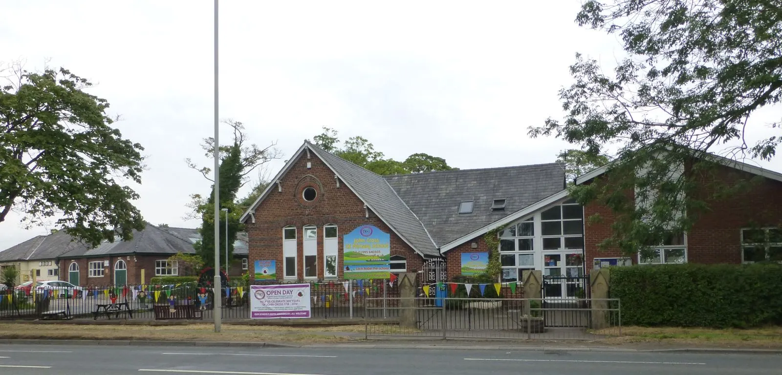 Photo showing: John Cross CE Primary School