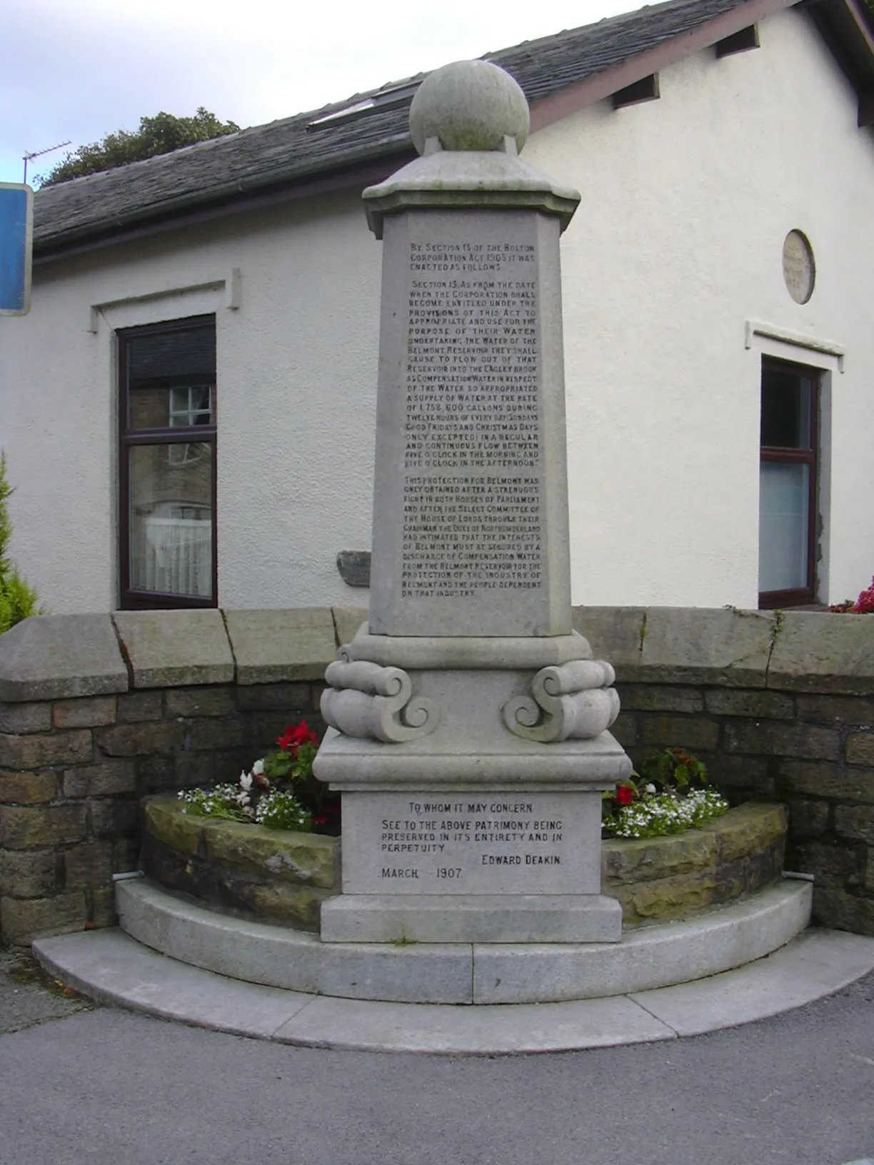 Photo showing: Photograph of the monument in Maria Square, Belmont, Lancashire