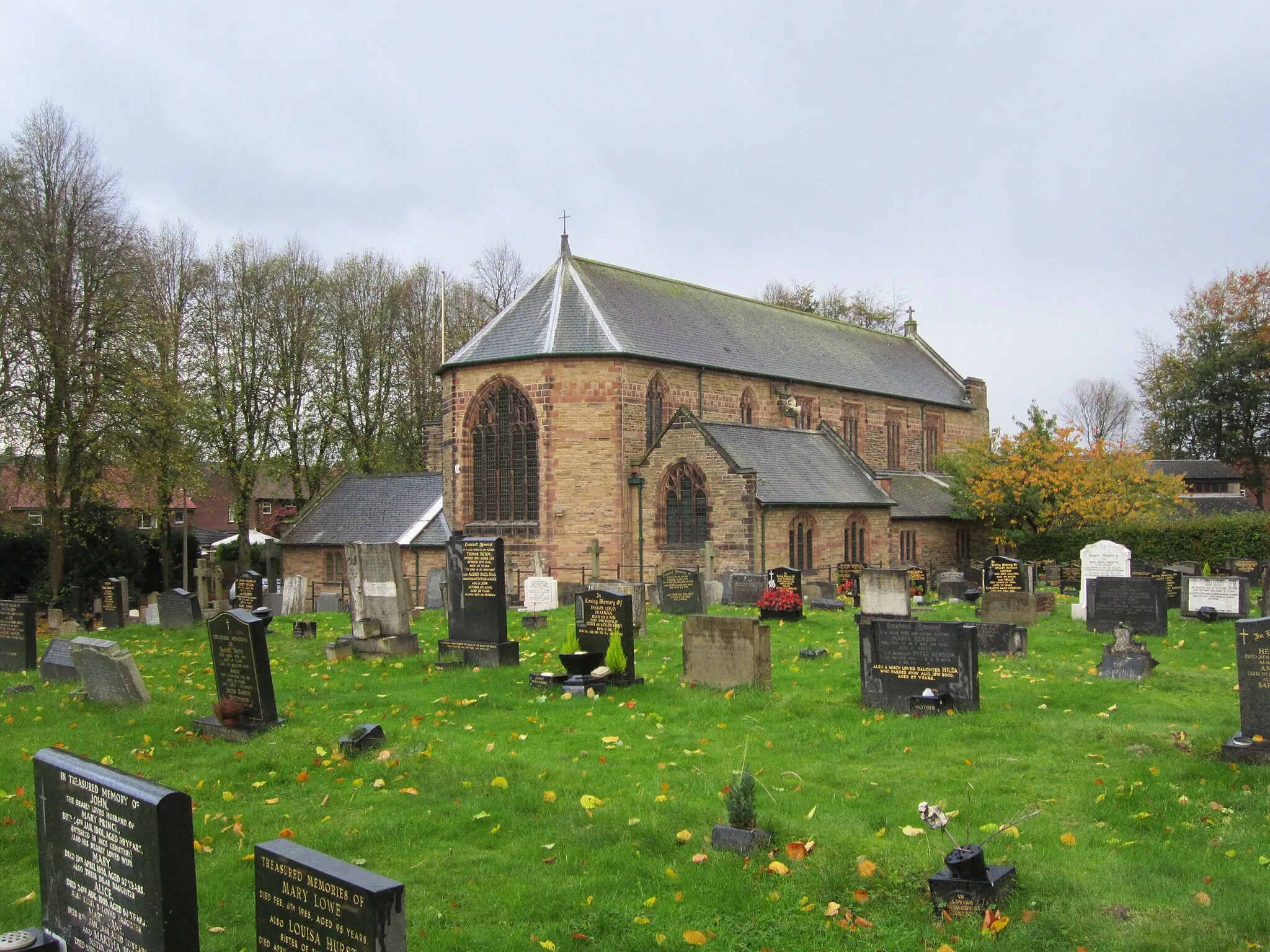 Photo showing: Photo taken at St Luke's Church, Orrell, Greater Manchester, England.
