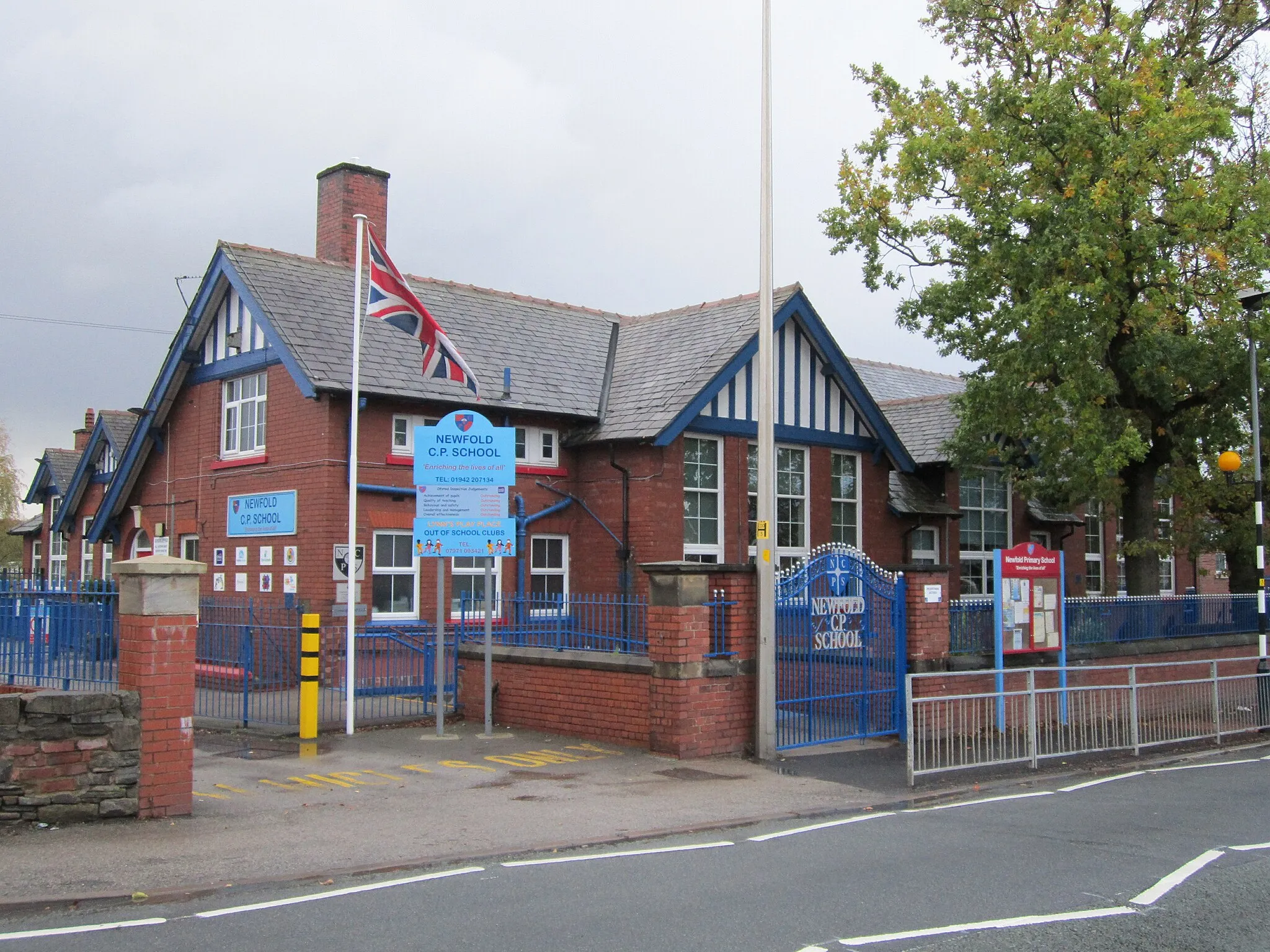 Photo showing: Newfold C.P. School, Orrell, Greater Manchester, England.