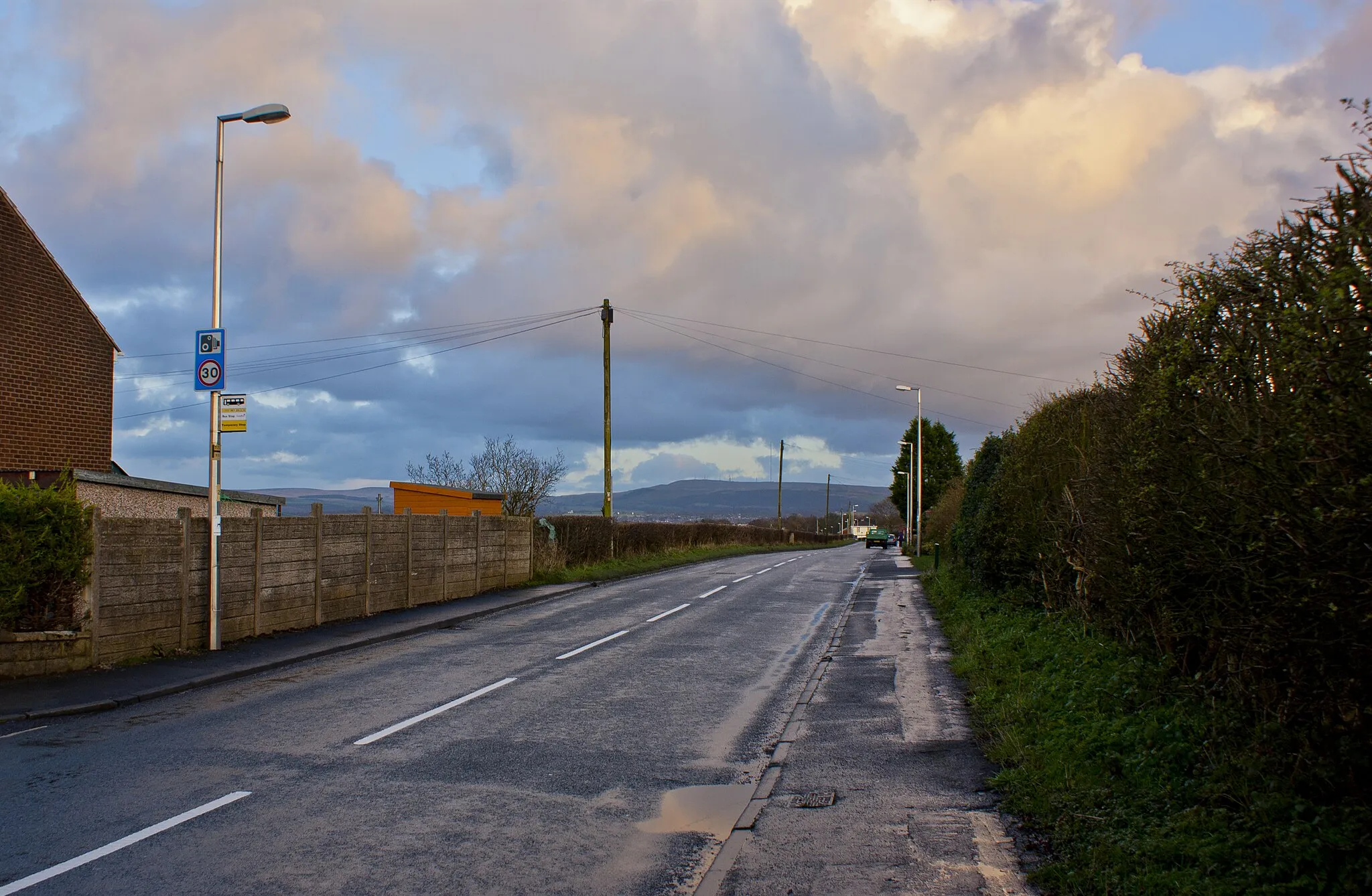 Photo showing: Looking back towards Winter Hill