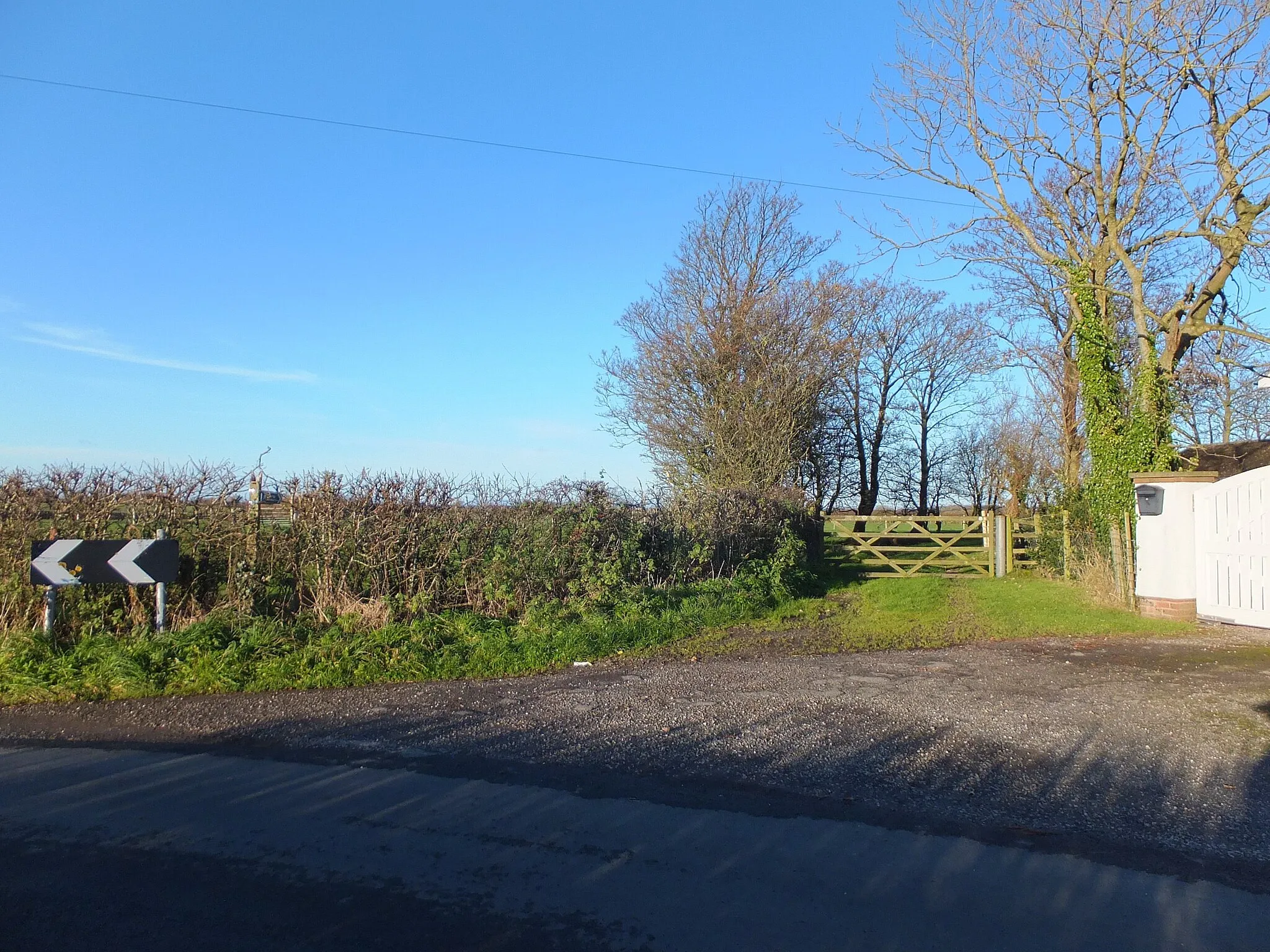 Photo showing: Footpath to the northeast of Rawcliffe Road
