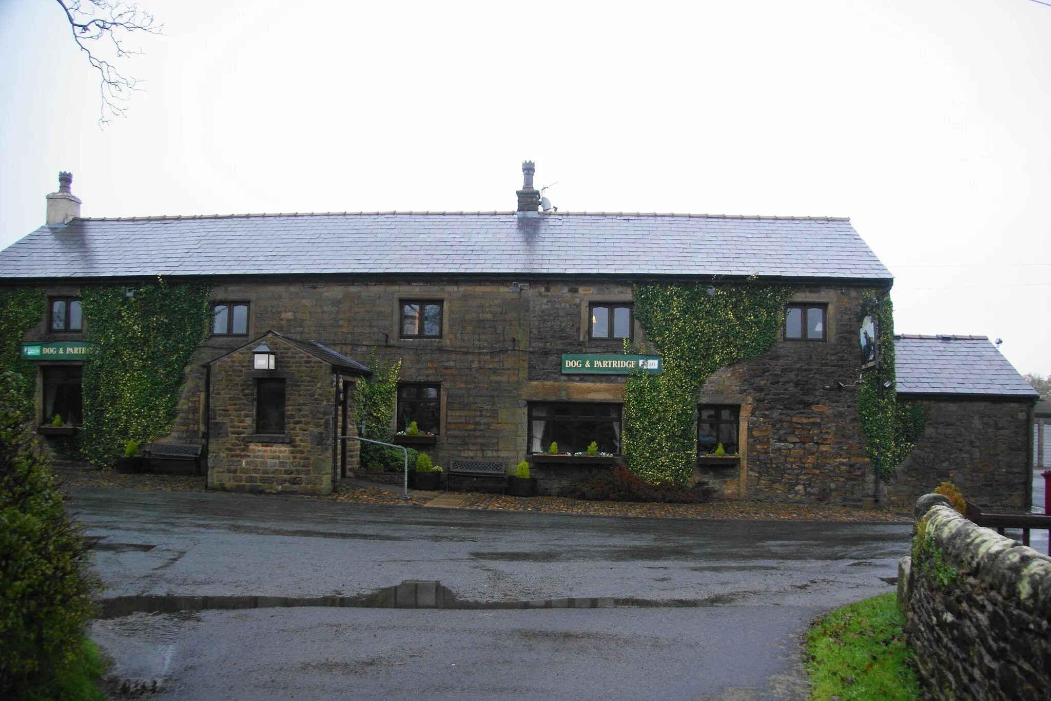 Photo showing: Dog & Partridge, Hesketh Lane