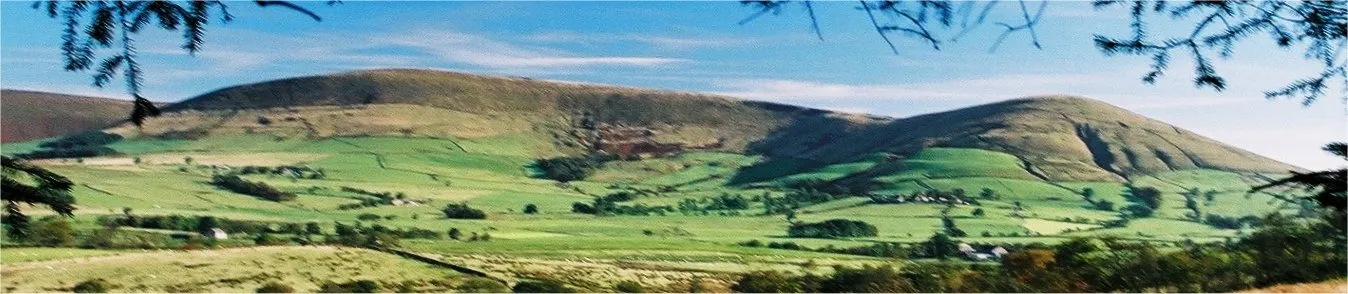 Photo showing: Fair Snape Fell (left) and Parlick (right), in Lancashire, England. Photographed from Beacon Fell.