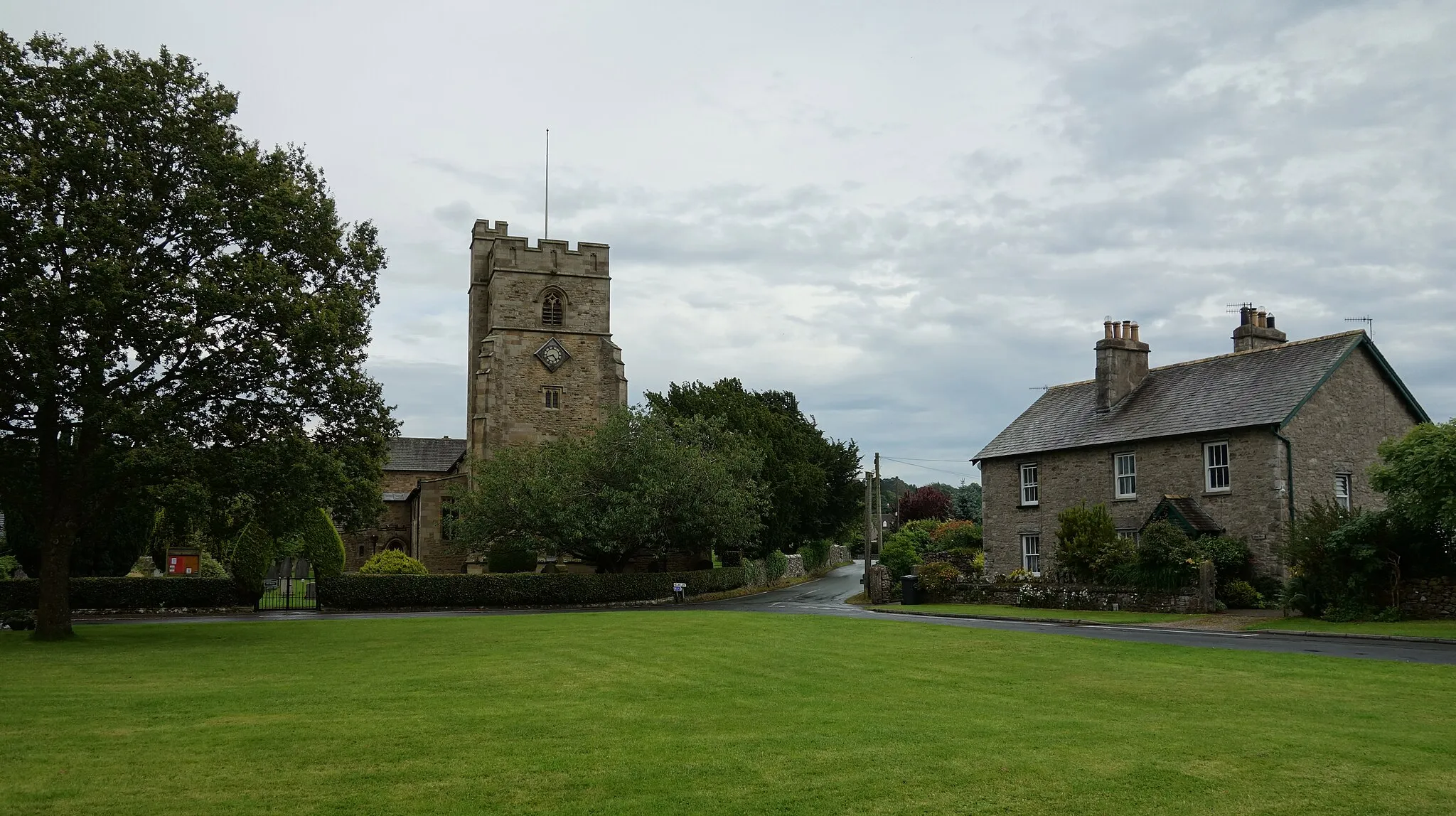 Photo showing: Village green of Natland, Cumbria, with St Mark's church (Church of England).